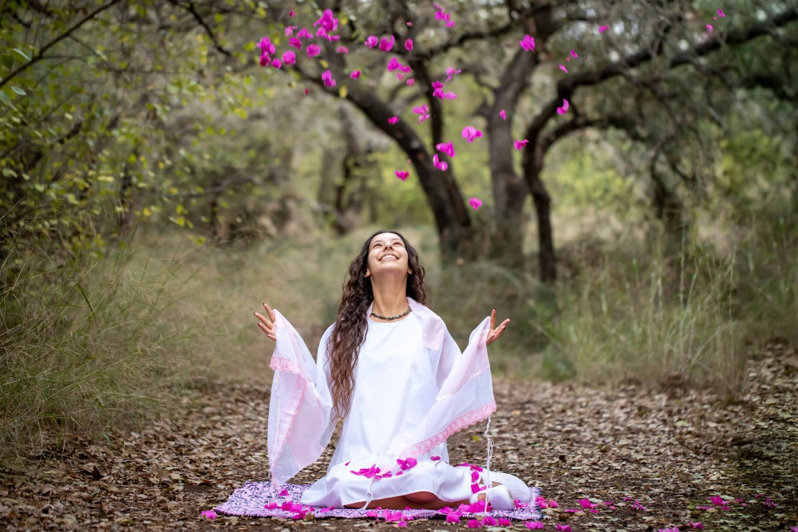 Elegant Pink Lace Tallit for Girls & Women - Bat Mitzvah Prayer Shawl with Delicate Lace Trim - Perfect for Religious Ceremonies & Special Occasions