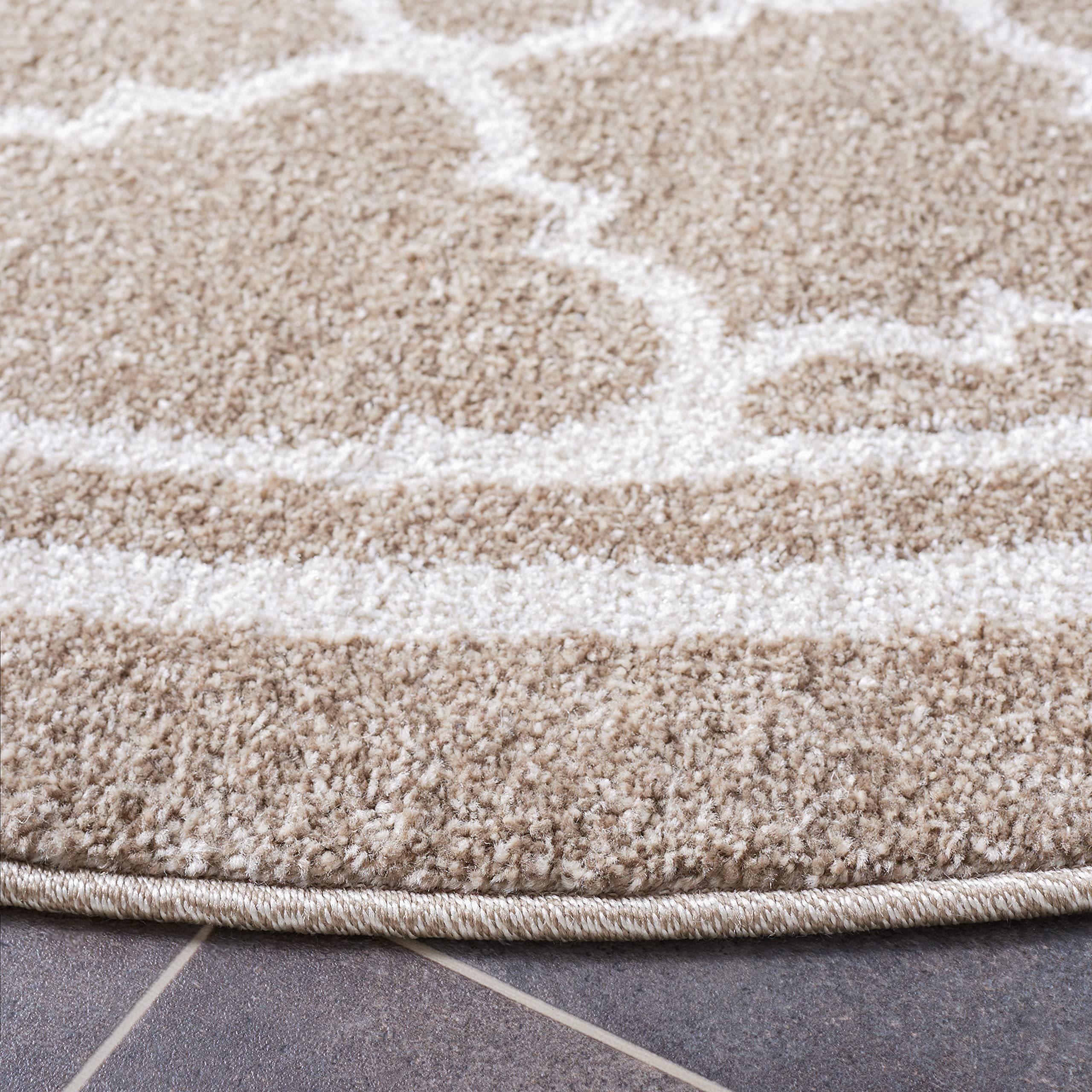 SAFAVIEH Amherst Collection 9' Round Wheat/Beige Moroccan Trellis Area Rug - Non-Shedding, Durable for Dining Room, Entryway, Living Room & Bedroom | Perfect for Home Decor, Office & High Traffic Areas