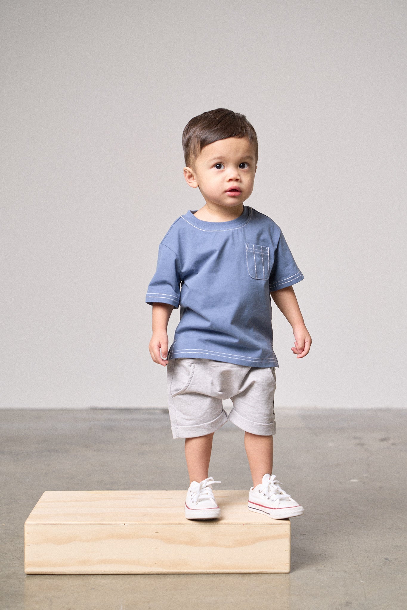Men's Contrast Thread T-Shirt - Blue Casual Tee for Everyday Wear | Comfortable Cotton Shirt for Street Style & Outings