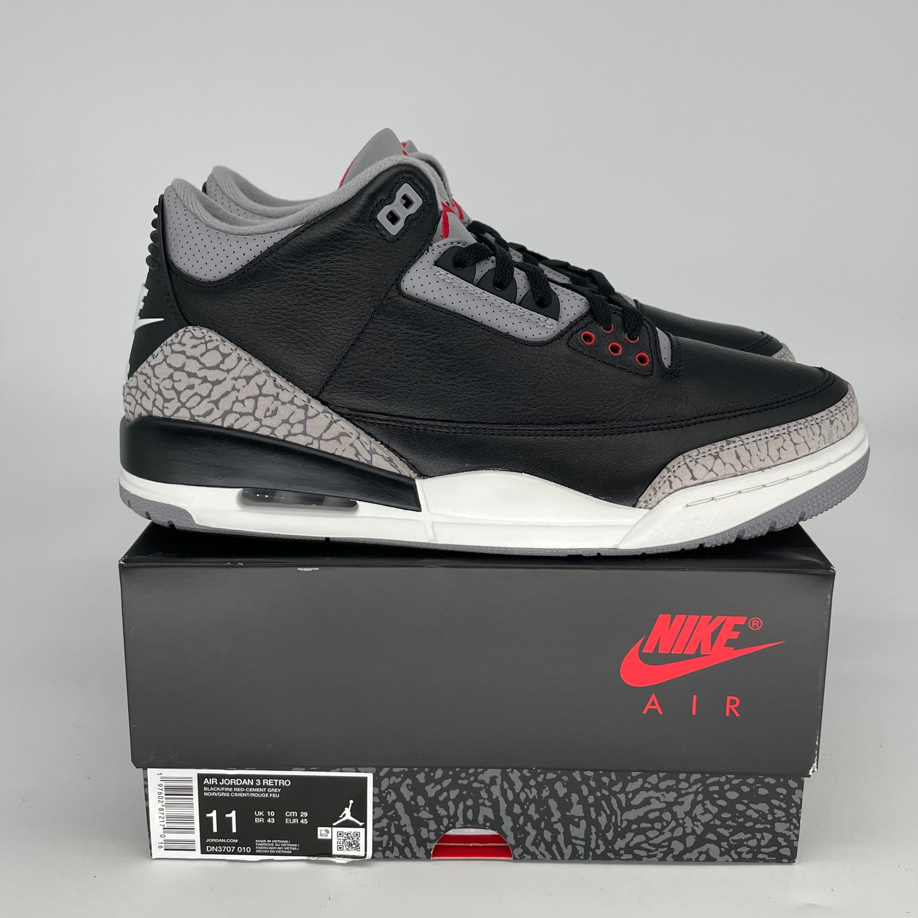 Original Air Jordan 3 Retro 'Black Cement' Men's Basketball Shoes Size 11 (DN3707-010) - Classic Sneakers for Streetwear & Basketball Court Performance
