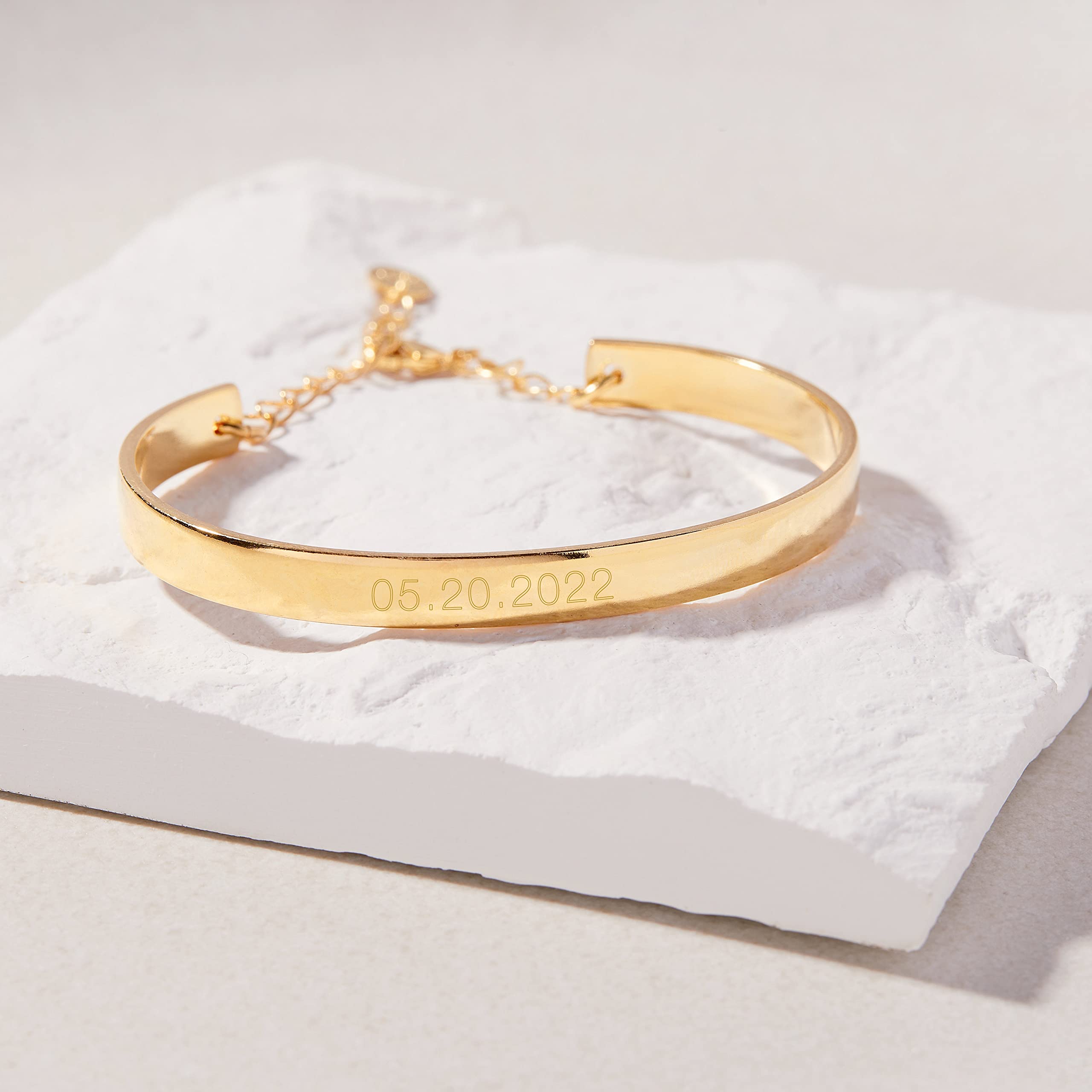 Custom Engraved Date Cuff Bracelet for Women - Personalized Couples Jewelry with Date - Romantic Anniversary Gift, Friendship Bracelet, Graduation Present - Perfect for Weddings, Valentine's Day & Special Occasions
