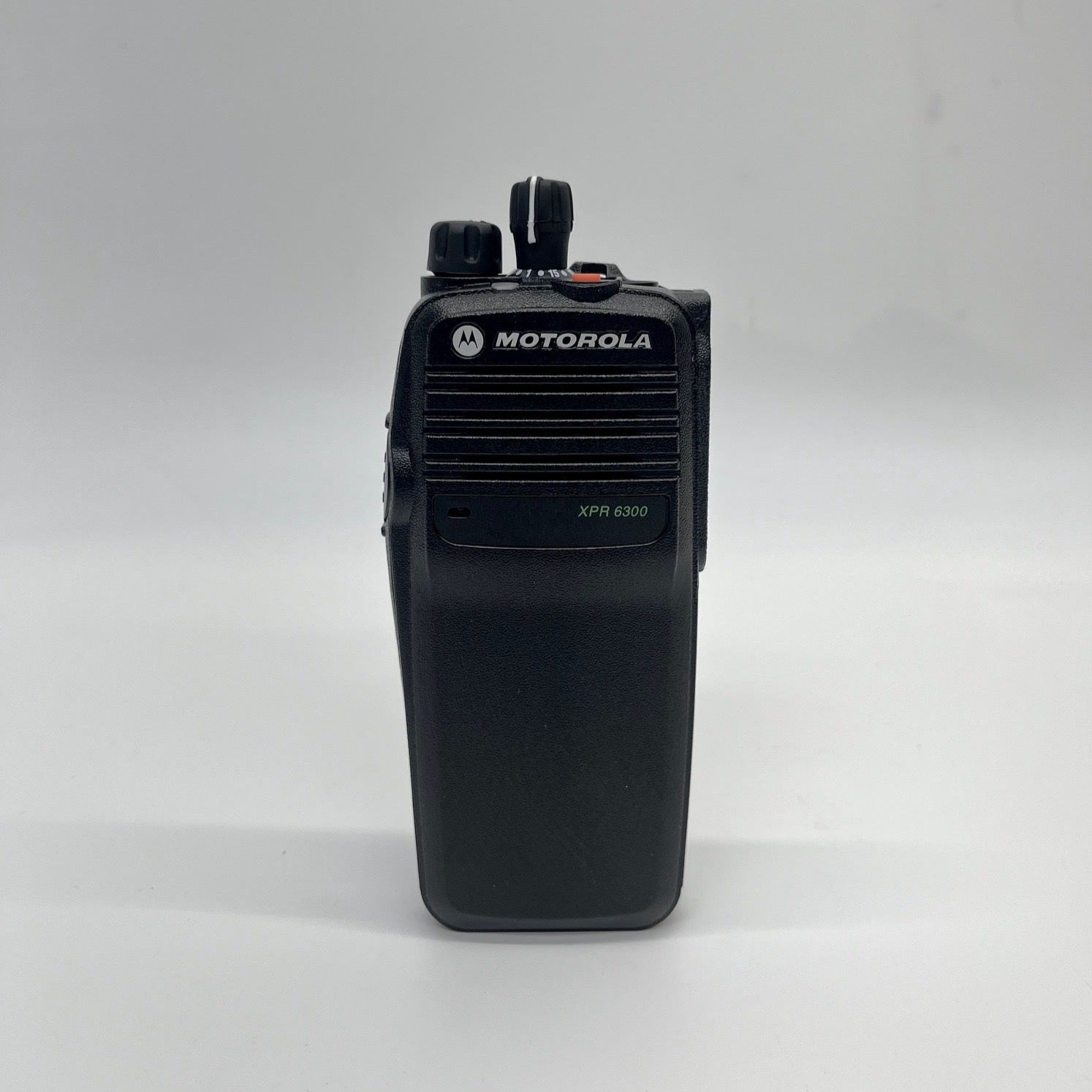 Motorola XPR6300 AAH55QDC9JA1AN Digital UHF Two-Way Portable Radio - MOTOTRBO Business Walkie Talkie for Construction, Warehouse & Outdoor Communication