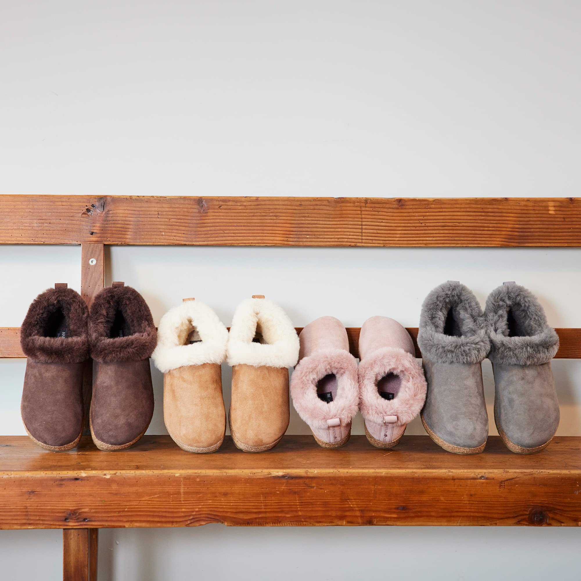 HAFLINGER Iceland Lambskin Clog Felt Slippers for Women & Men - Comfortable Wool House Shoes with Arch Support - Perfect for Indoor, Outdoor & Spa Use