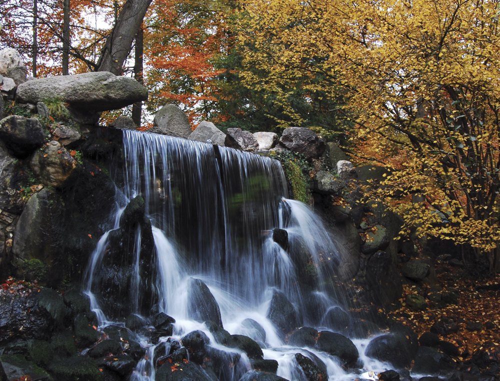 JP London UMB91033 Prepasted Autumn Waterfall Rocks Full Wall Mural - 10.5ft x 8ft Self-Adhesive Wallpaper for Living Room, Bedroom & Office Decor