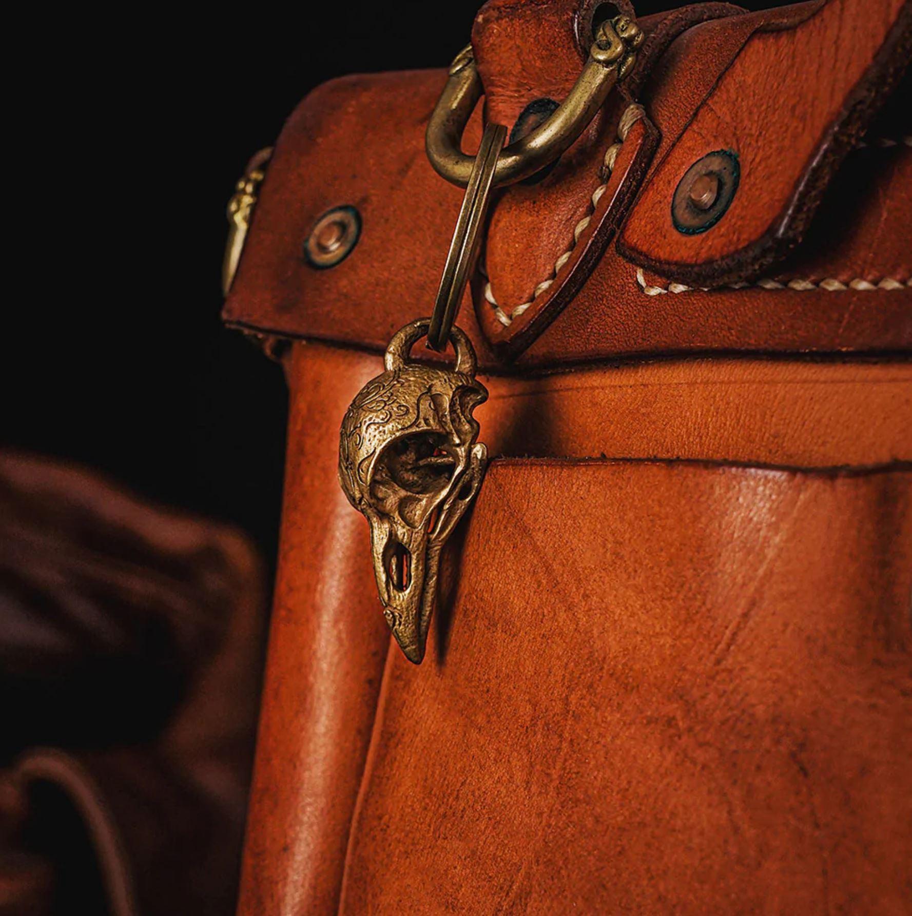 Gothic Raven Skull Pendant Necklace with Keychain - Unique Dark Jewelry for Men & Women - Perfect for Halloween, Cosplay, and Gothic Fashion Accessories