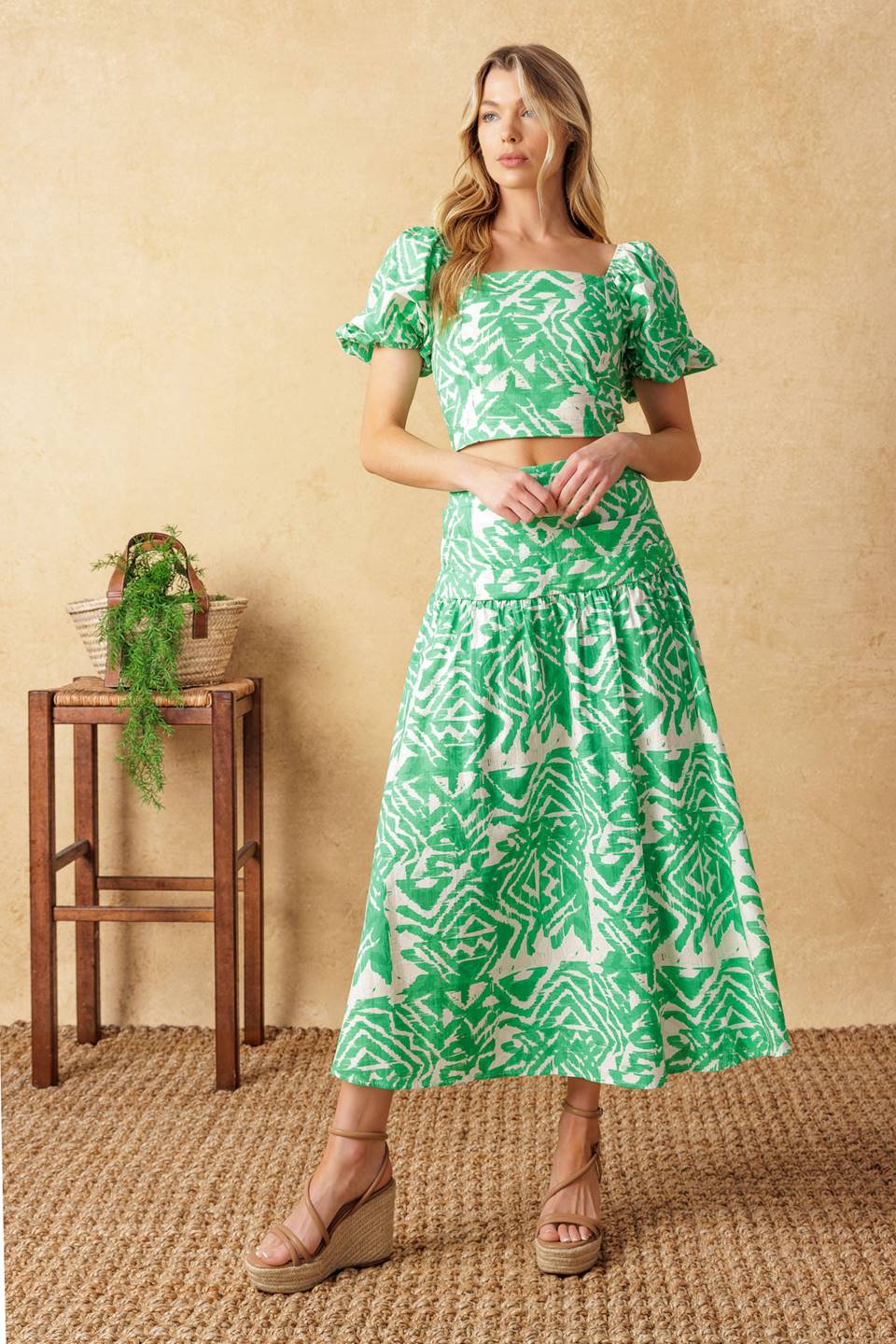 Stylish Crop Top & Skirt Set for Women - Trendy Summer Outfit for Casual Wear, Beach Vacation & Party
