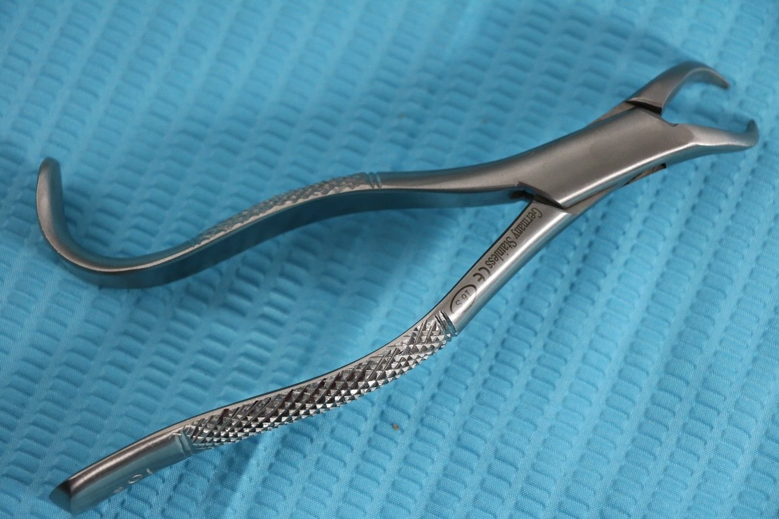 Premium German Stainless Steel Dental Tooth Extracting Forceps #NO16S - Professional Surgical Dental Tool for Tooth Extraction, Oral Surgery & Dental Clinics