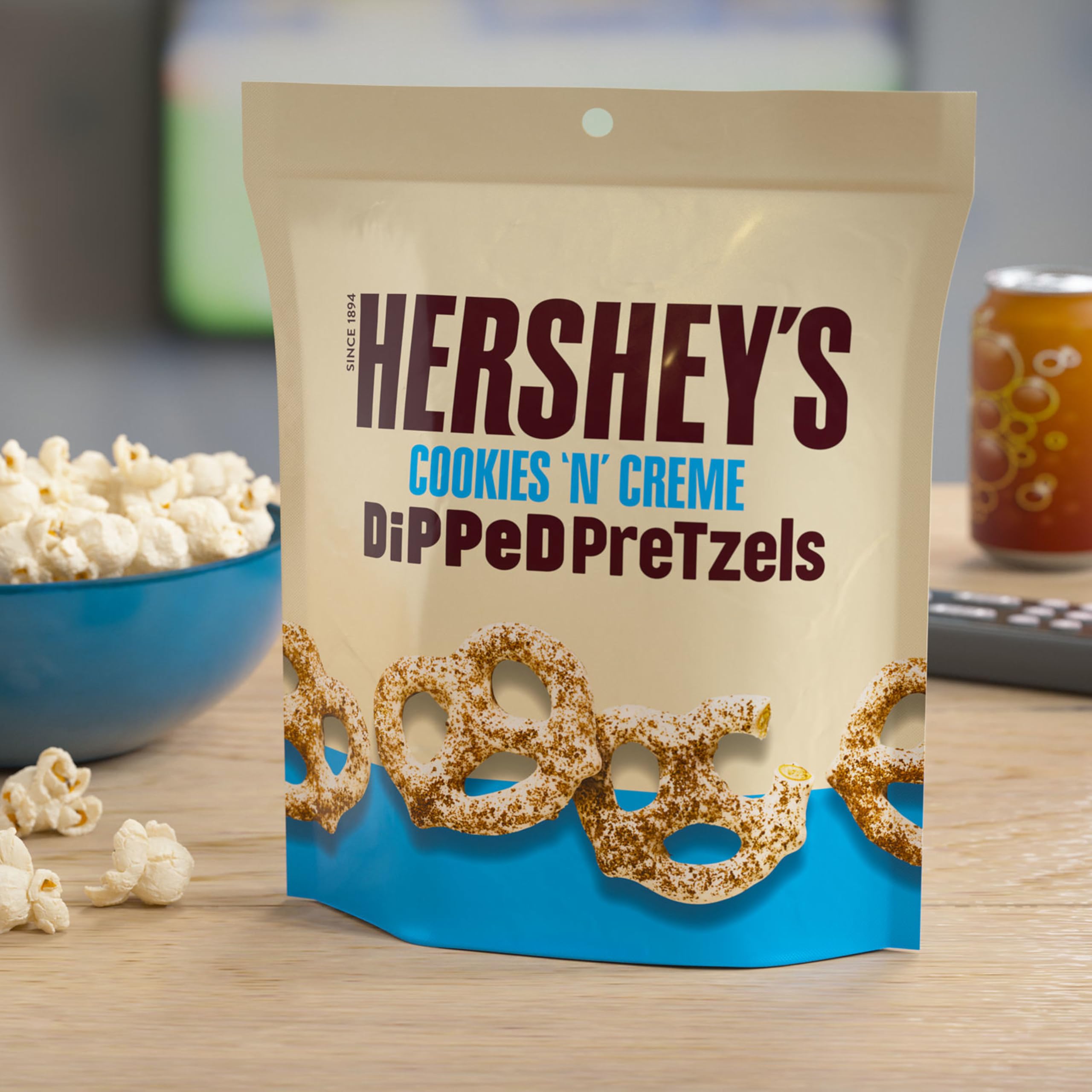 HERSHEY'S Cookies 'n' Creme Dipped Pretzels - 8.5 oz Bag | Sweet & Salty Snack for Parties, Movie Nights & Office Treats