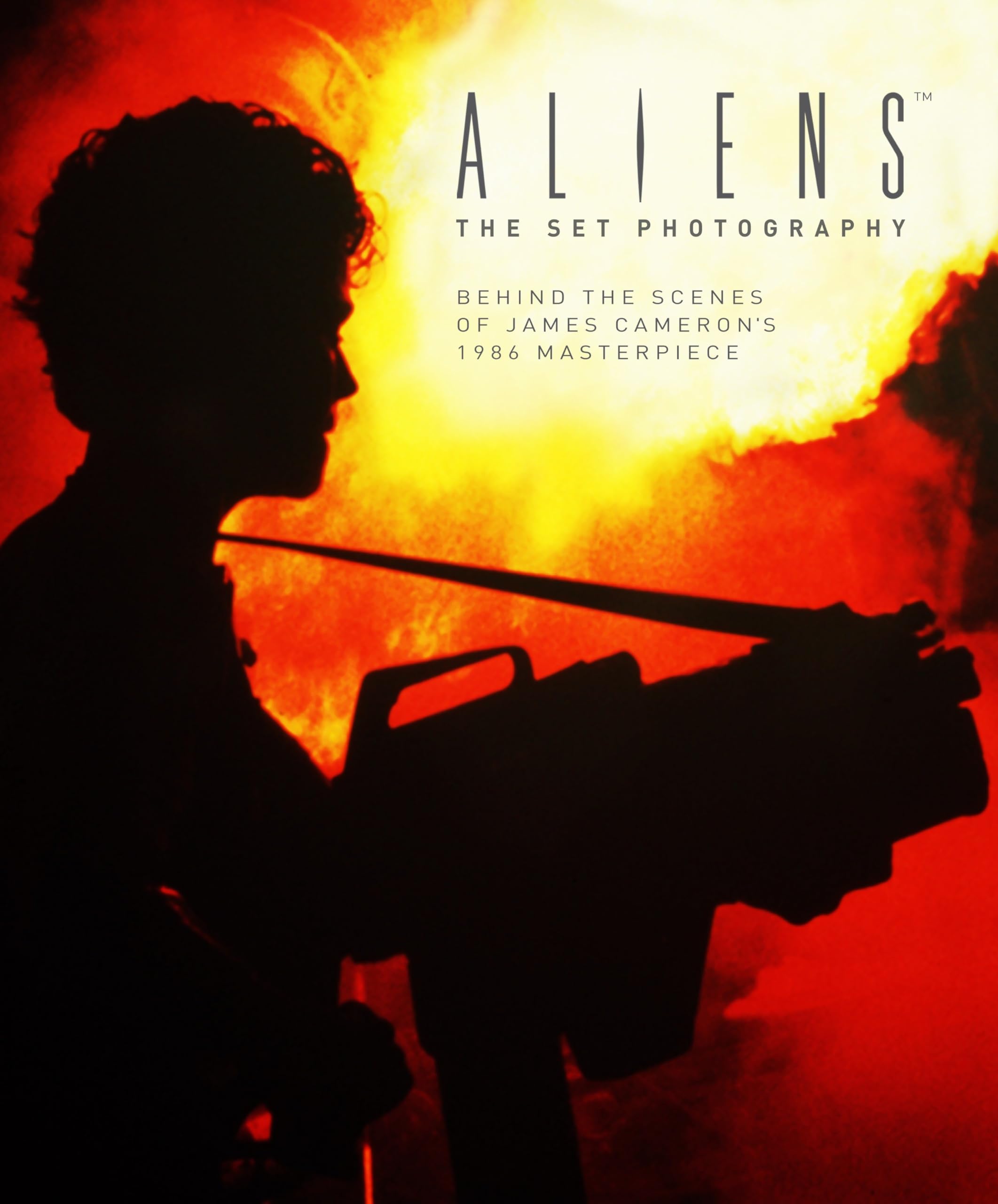 Aliens: The Set Photography - Behind the Scenes of James Cameron's 1986 Sci-Fi Masterpiece | Collectible Movie Book for Film Buffs & Sci-Fi Fans