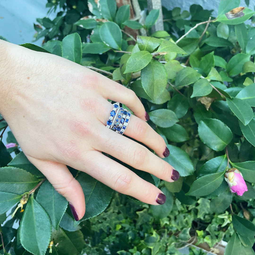 Elegant 18K White Gold Oval Sapphire & Round Diamond Wedding Band - Perfect for Engagement Rings and Anniversary Gifts