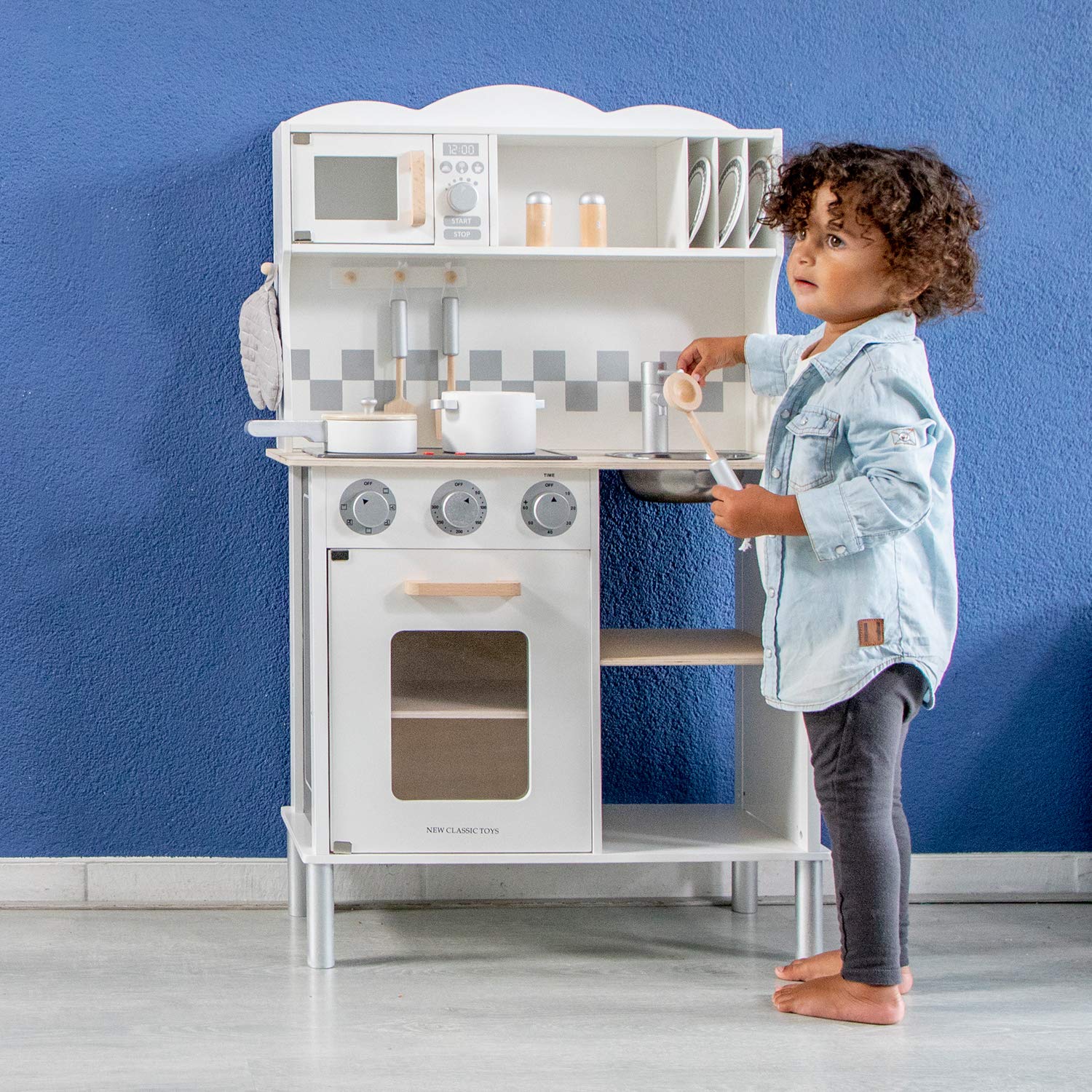 **Wooden Pretend Play Kitchen Set for Kids - Classic Toy with Electric Cooking Sounds & Accessories - Modern White Design - Perfect for Role Play & Imaginative Learning**