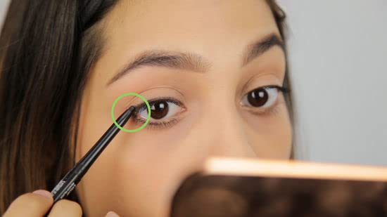 Waterproof & Long-Lasting Black Eyeliner Pencil - Smudge-Proof, 12-Hour Wear for Everyday Makeup & Special Occasions