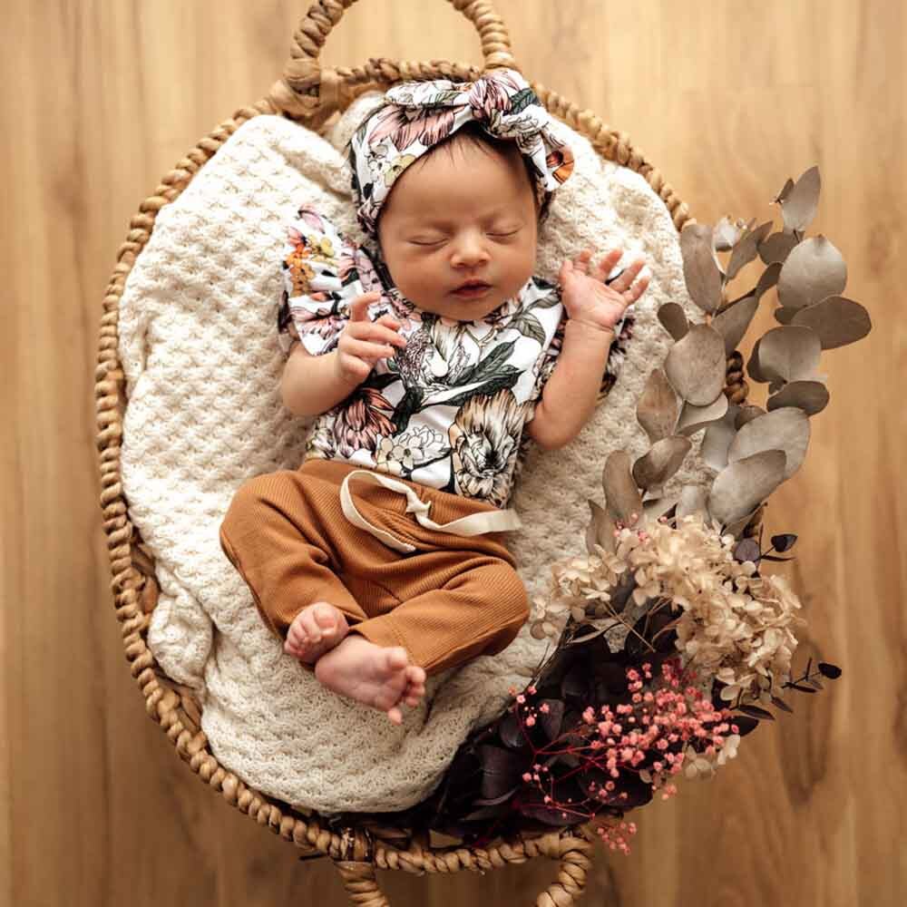Snuggle Hunny Organic Cotton Short Sleeve Baby Bodysuit - Soft & Breathable Infant Onesie for Boys & Girls - Perfect for Playtime, Daycare & Family Outings