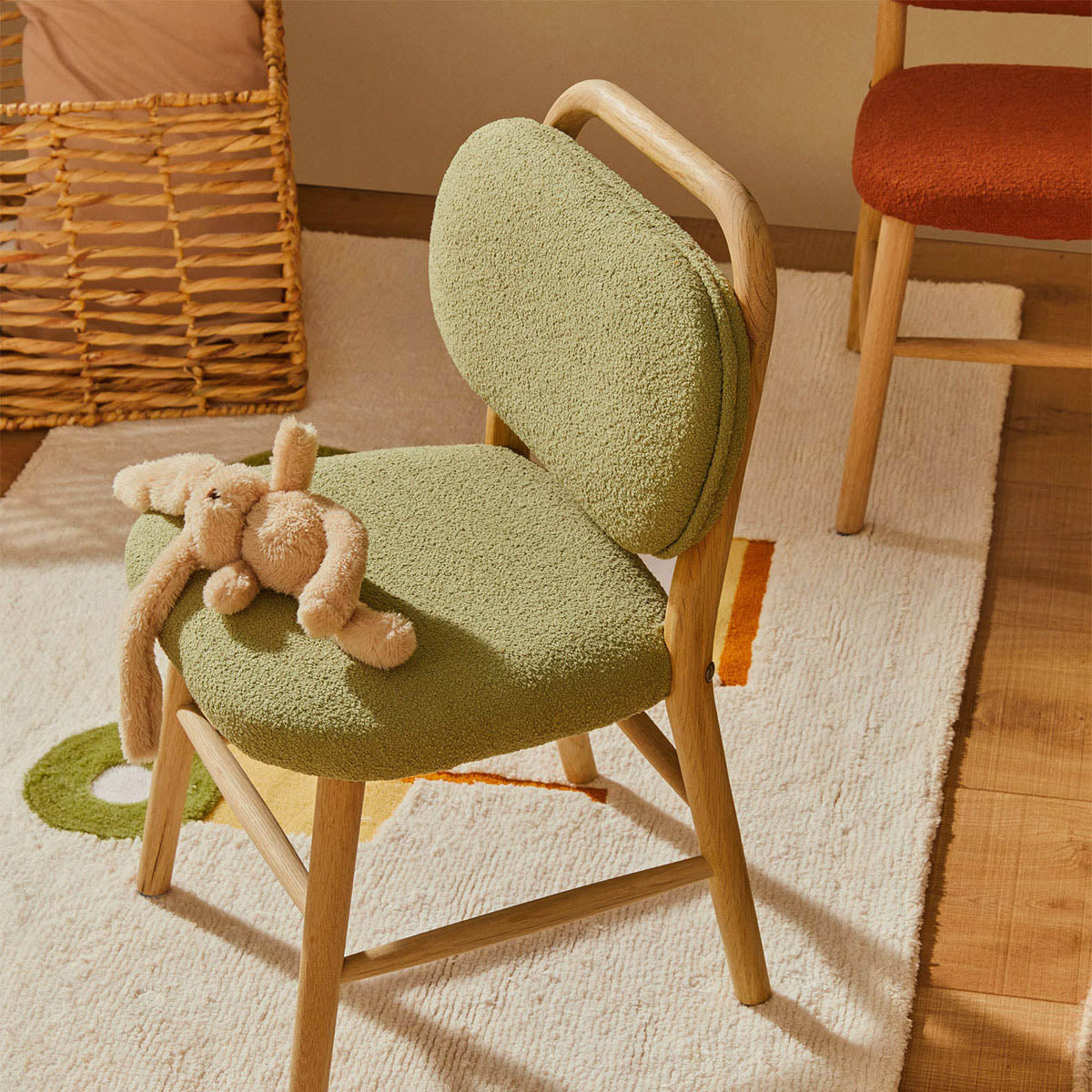 Helda Kids Chair - Sturdy & Comfortable Children's Chair for Reading, Studying & Playtime - Perfect for Bedroom, Playroom & Classroom Use