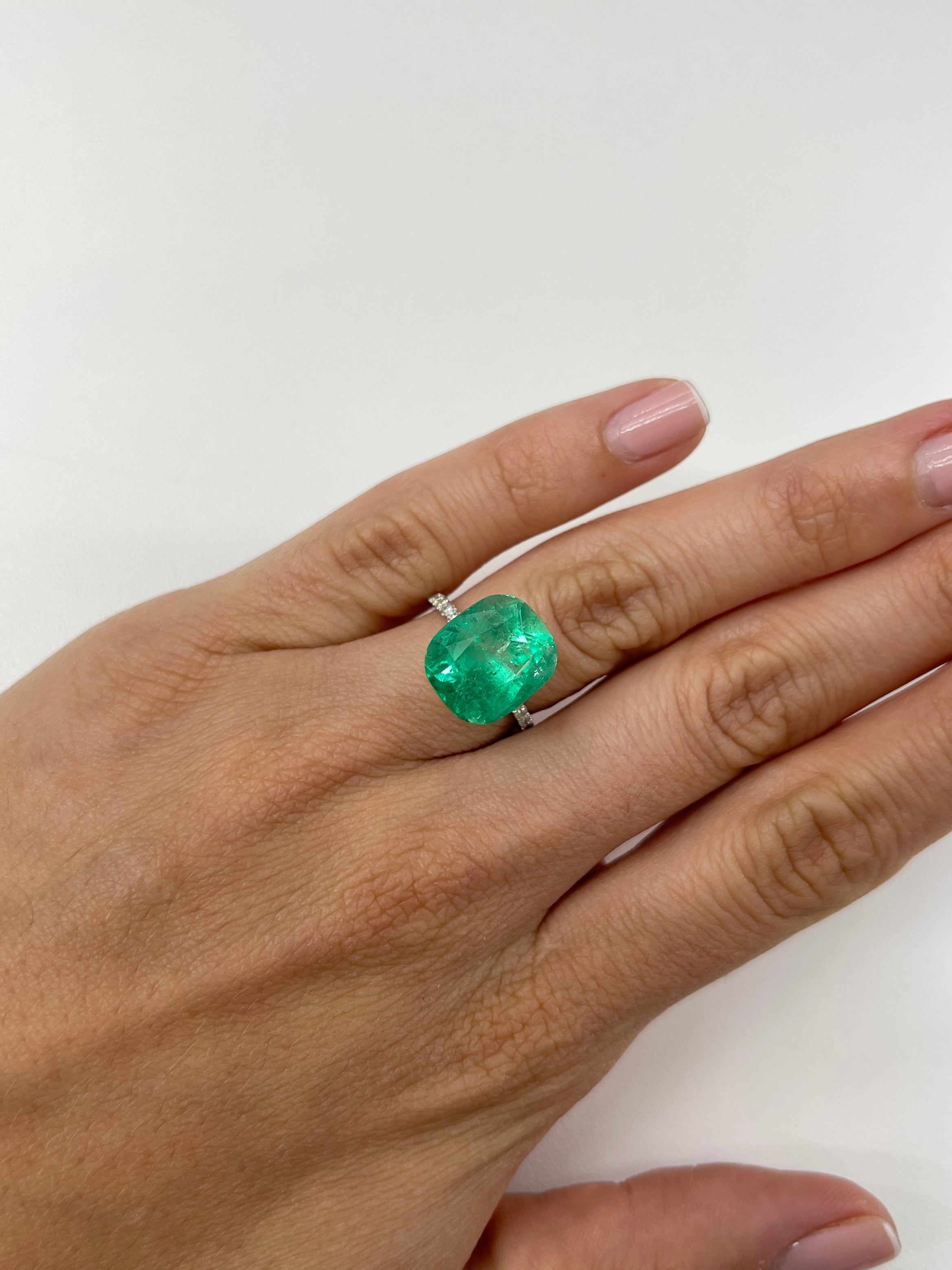 9.23 Carat 14x12mm Muzo Yellowish Green Natural Loose Colombian Emerald Cushion Cut Gemstone for Jewelry Making, Engagement Rings & Luxury Gifts