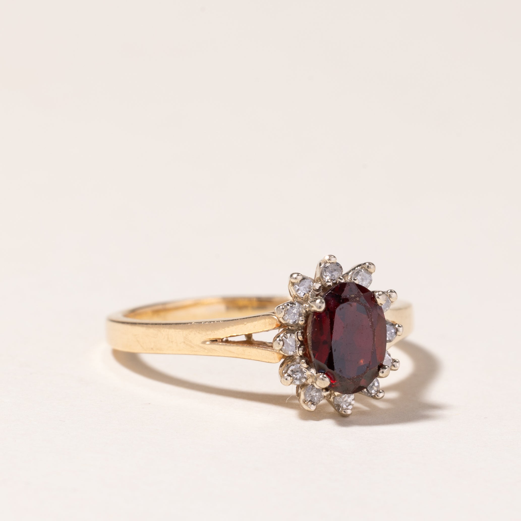 14K Yellow Gold Garnet Ring - 0.90ct Garnet with 0.06ctw Diamond Accents - Size 7.25 - Elegant Birthstone Jewelry for Women - Perfect for Anniversary, Valentine's Day & Special Occasions