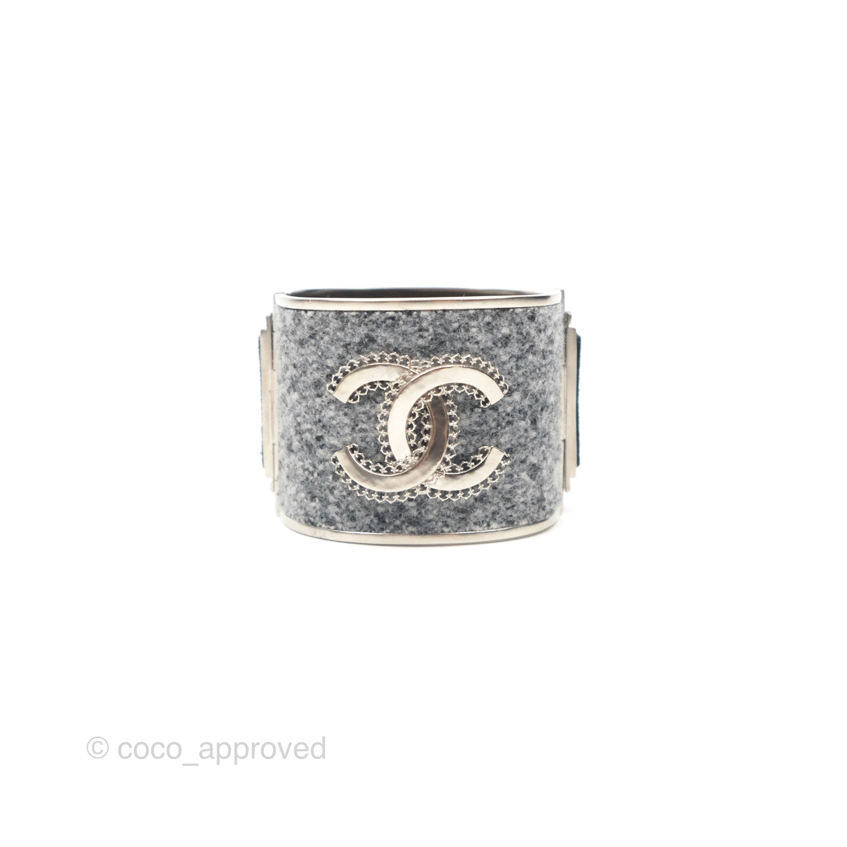 Chanel CC Pearl Bracelet in Grey Navy with Silver Tone - 15V - Elegant Fashion Jewelry for Women, Perfect for Parties, Weddings & Special Occasions