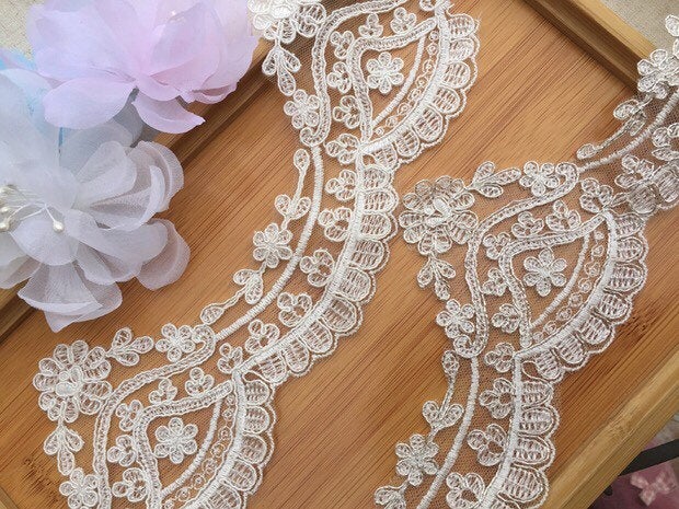 Elegant Mantilla Lace Wedding Veil - Vintage Inspired Bridal Veil for Romantic Weddings & Photo Shoots | Mi Bridal