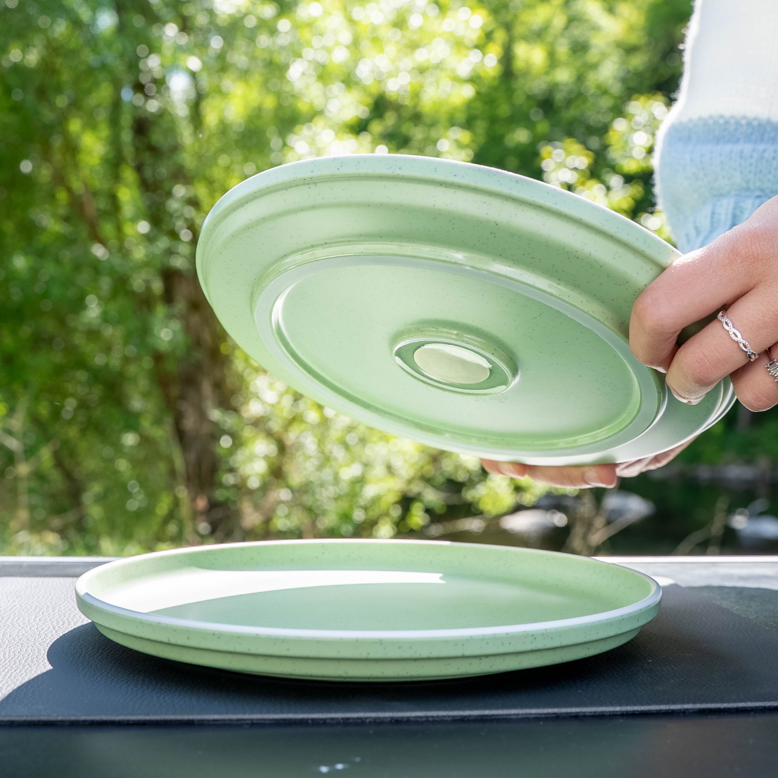 DOLOMIT GREEN Plastic Plates with Magnet - 25 cm Set for Picnics, Camping & Outdoor Dining
