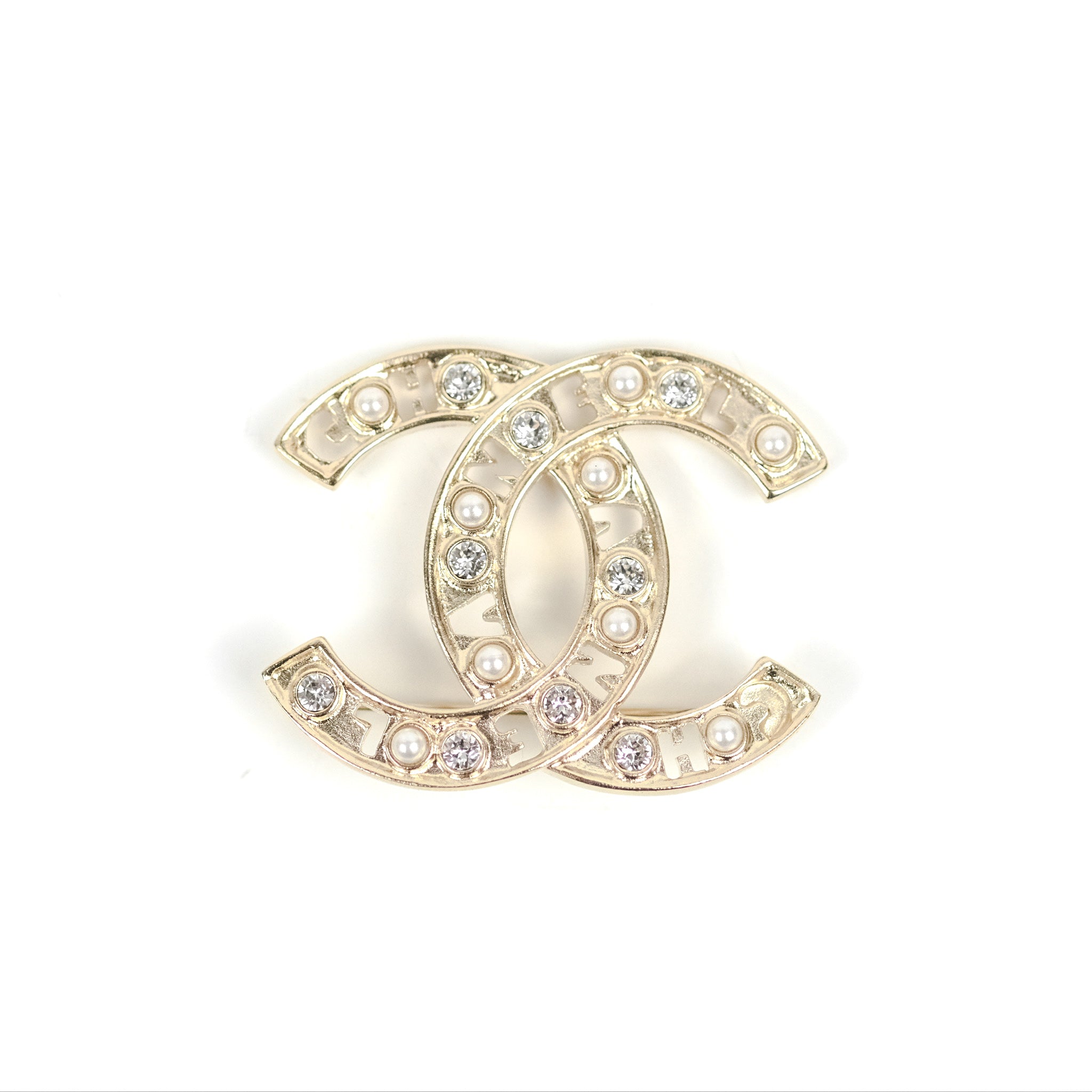 Chanel CC Pearl Crystal Logo Brooch Gold Tone 21K - Elegant Fashion Accessory for Women, Perfect for Dresses, Jackets & Special Occasions