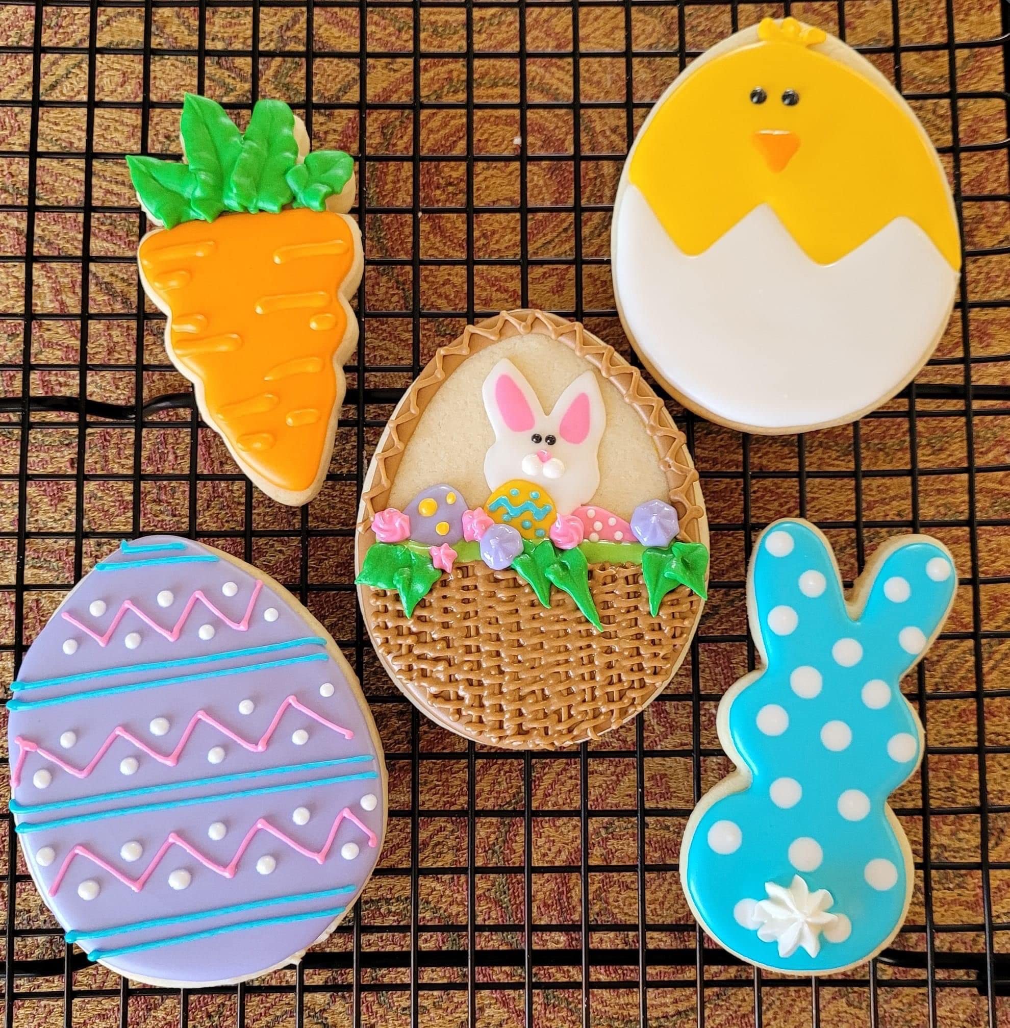 Easter Cookie Cutters Set - 3Pcs Stainless Steel Bunny Rabbit Egg Carrot Shaped Baking Tools for Holiday Cookies, Cupcakes & DIY Decorations - Perfect for Easter Baking, Party Treats and Family Fun Activities