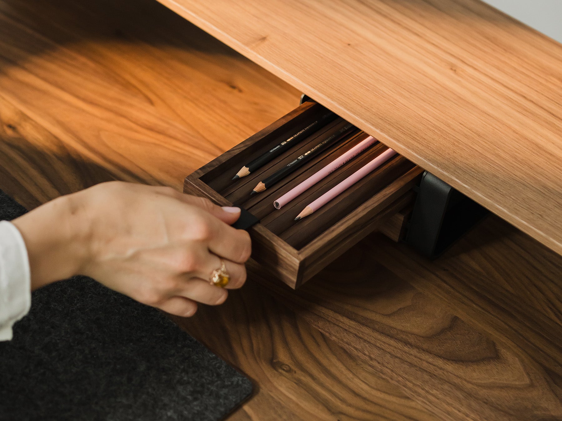 Premium Pen Holder Organizer - Stylish Desktop Pen Stand for Office & Home Use - Perfect for Pens, Pencils, Markers & Stationery Storage