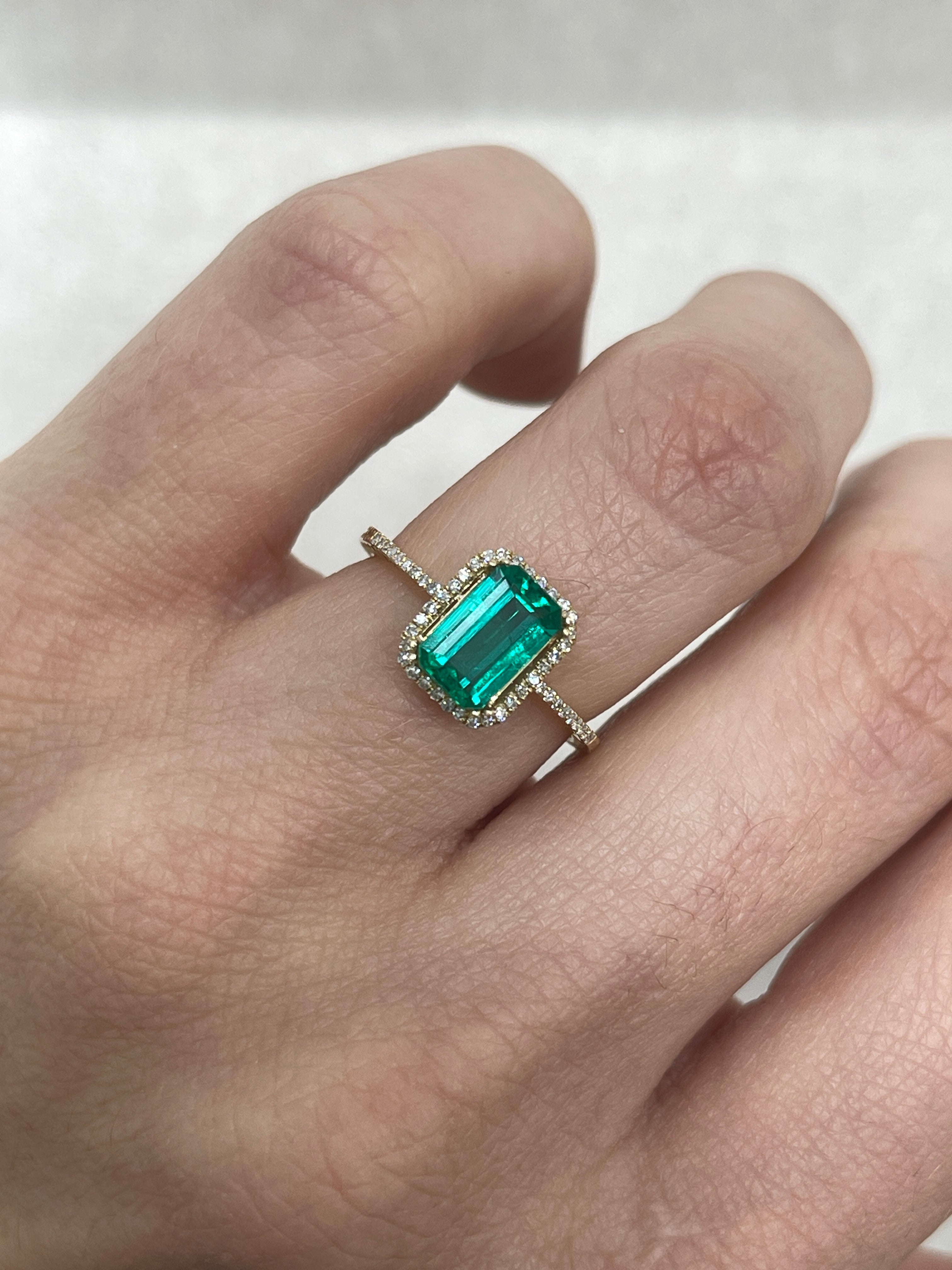 1.13 Carat VVS Colombian Emerald - Bluish Green Emerald Cut Gemstone for Jewelry Making & Engagement Rings | High-Quality Loose Stone for Necklaces, Earrings & Custom Designs