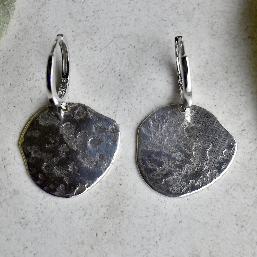 Stylish Silver Huggie Hoop Earrings with Intricate Patterned Drop - Perfect for Everyday Wear & Special Occasions