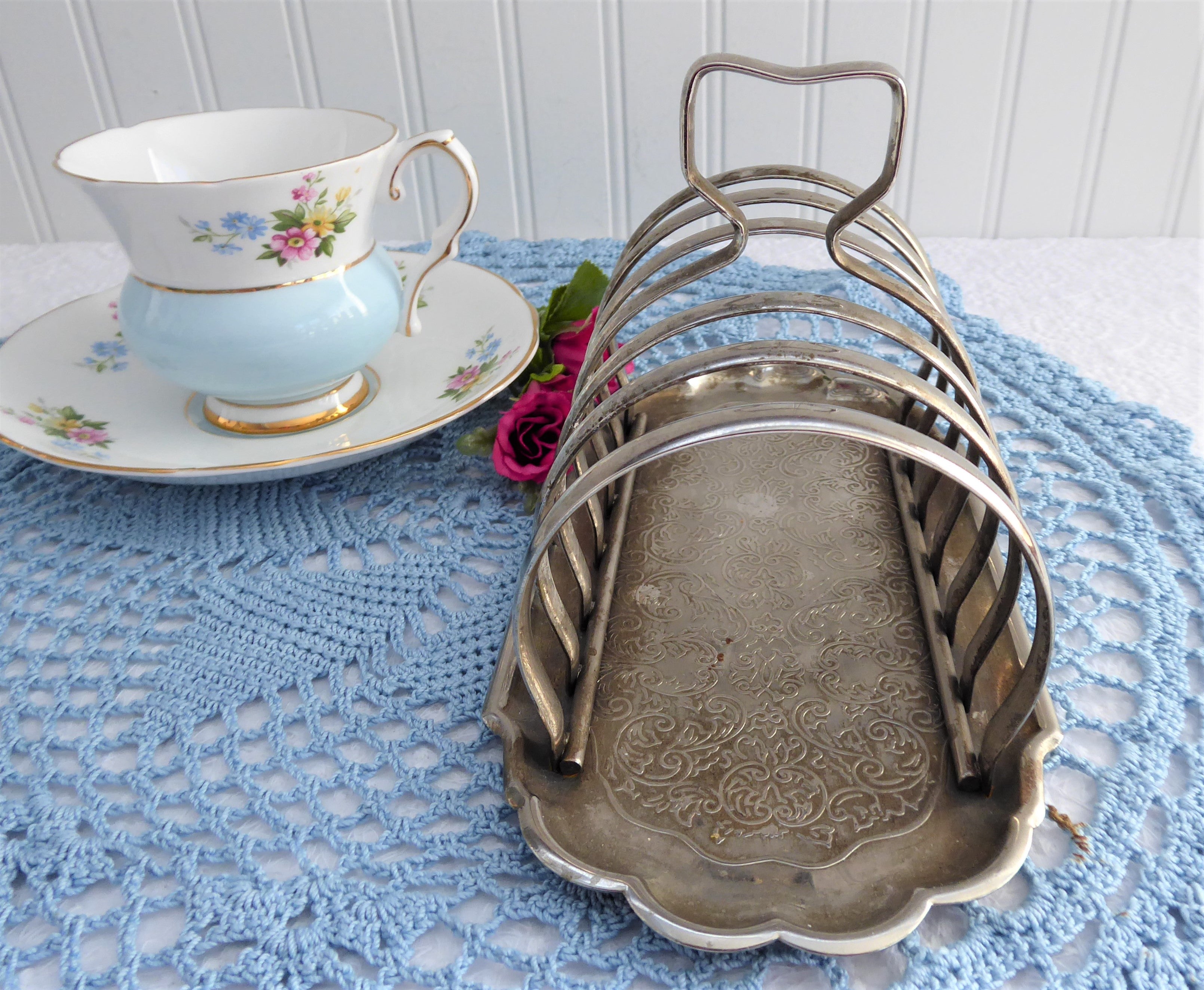Vintage 1950s Silver Plated Toast Rack - 6 Slice Holder with Attached Crumb Tray - English Style Toast Letter Organizer - Perfect for Breakfast Table, Kitchen Decor & Retro Dining Display