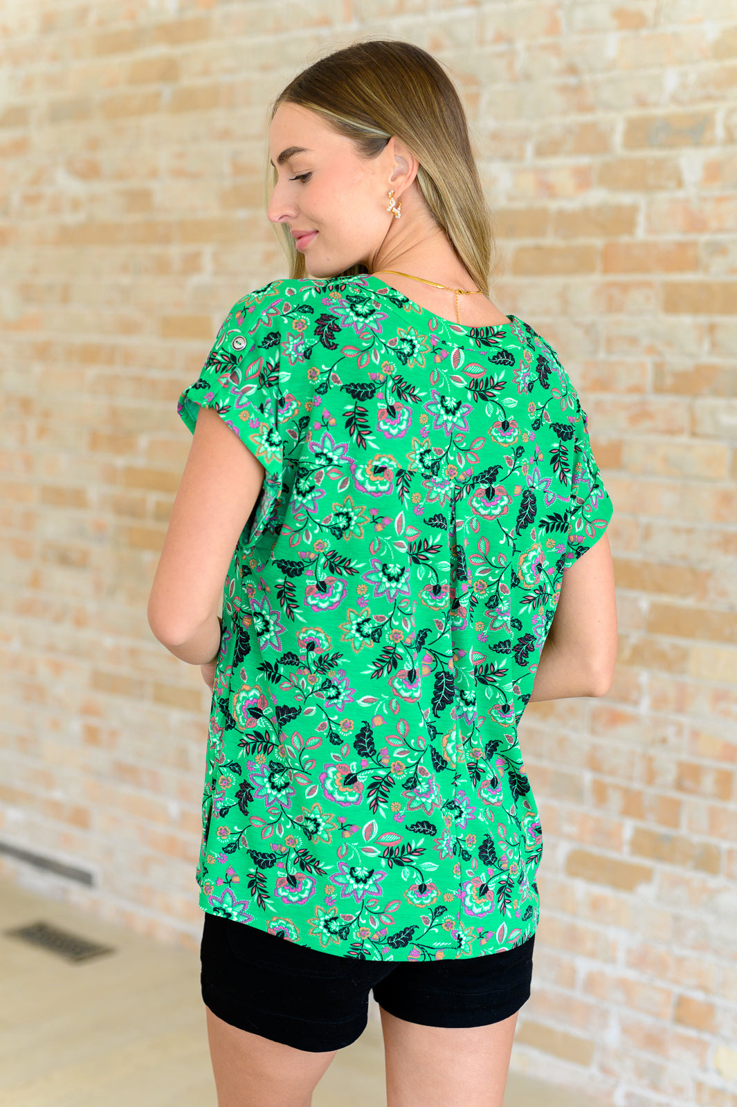 Lizzy Cap Sleeve Top - Green & Black Floral Print Women's Blouse | Perfect for Casual Outings, Date Nights & Summer Fashion