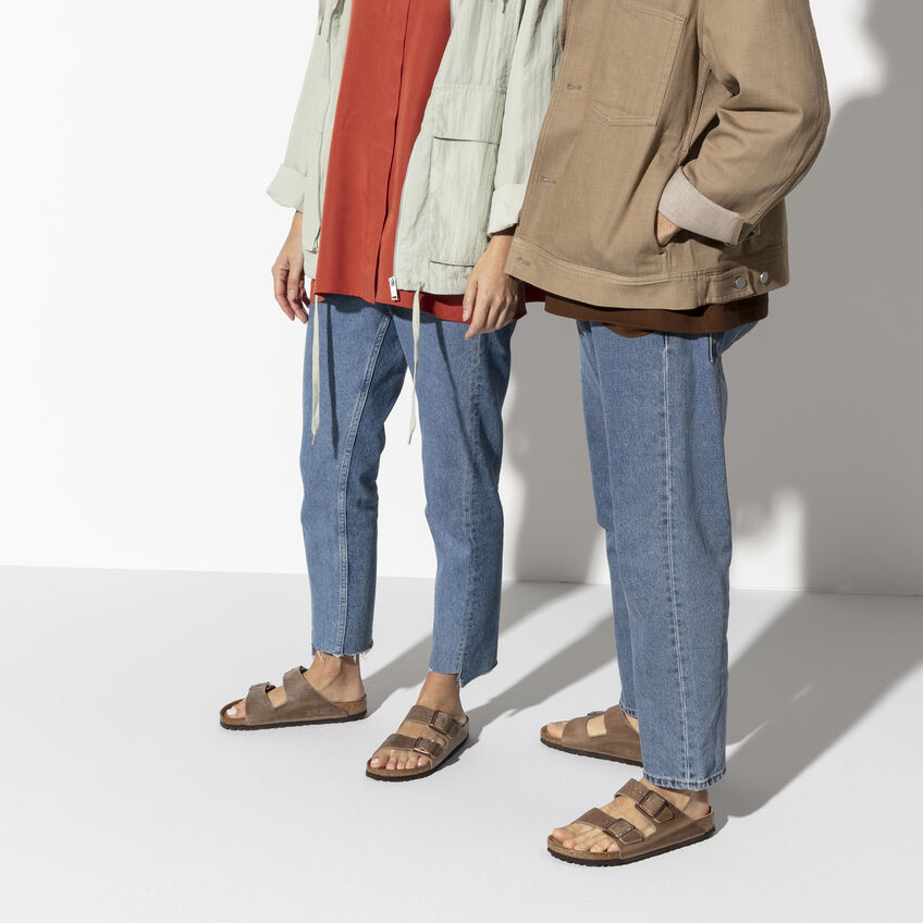 Birkenstock Arizona Soft Footbed Sandals - Comfortable Oiled Leather Slides in Tobacco Brown | Perfect for Casual Wear, Beach & Summer Outfits