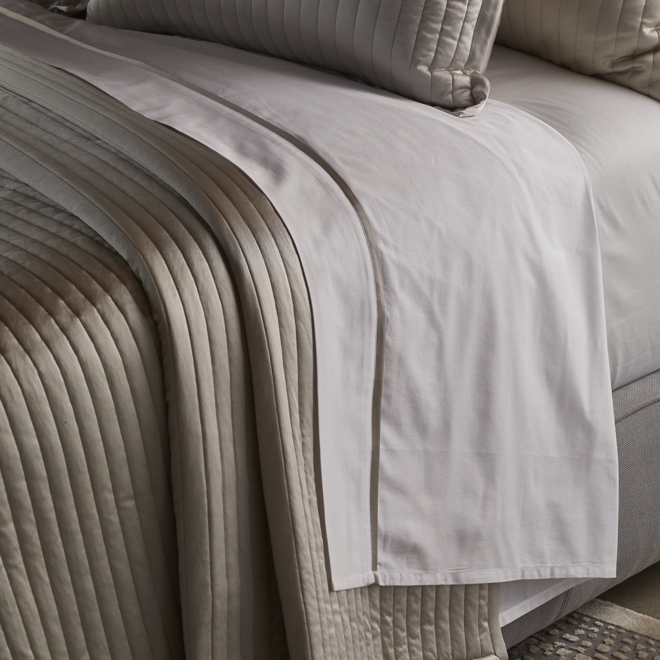 Luxury 100% Silk Trim Sheet Set - Queen Size White Bedding for Ultimate Comfort | Perfect for Master Bedroom, Guest Room & Hotel Decor