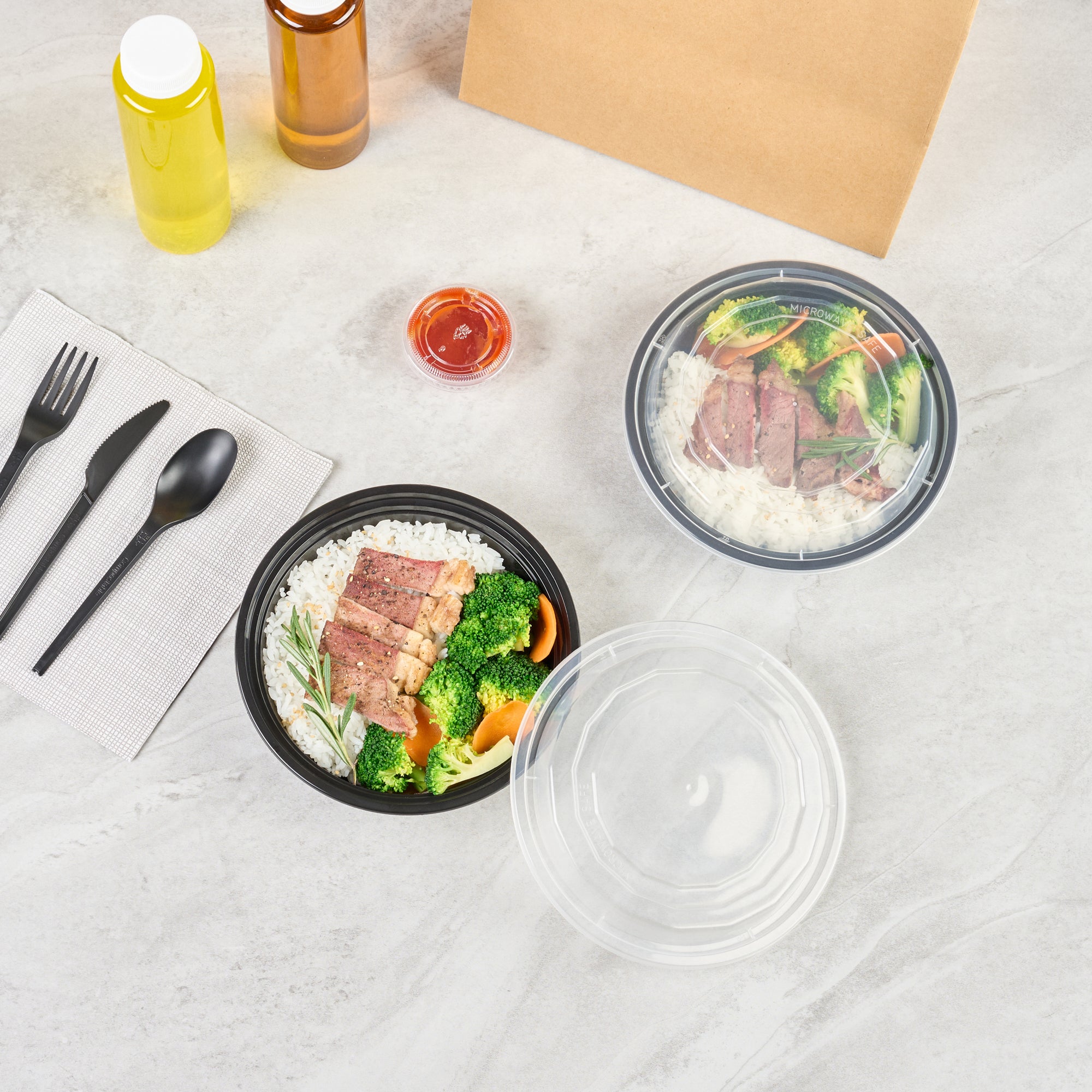 24 oz Black Round Plastic Takeout Containers with Clear Lids - Microwave Safe (7.25