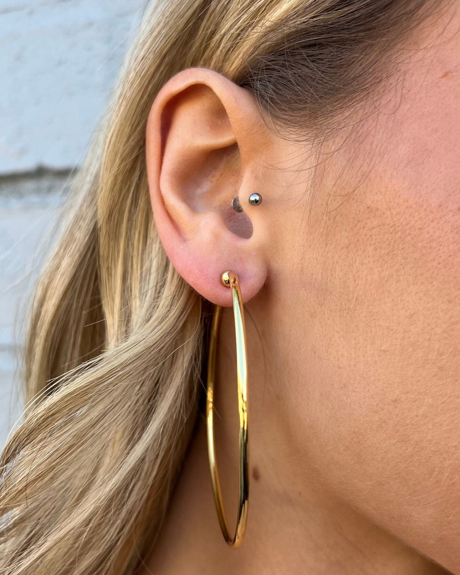 Izoa Alessia Gold Hoop Earrings for Women - Elegant & Trendy Jewelry for Everyday Wear, Parties & Special Occasions