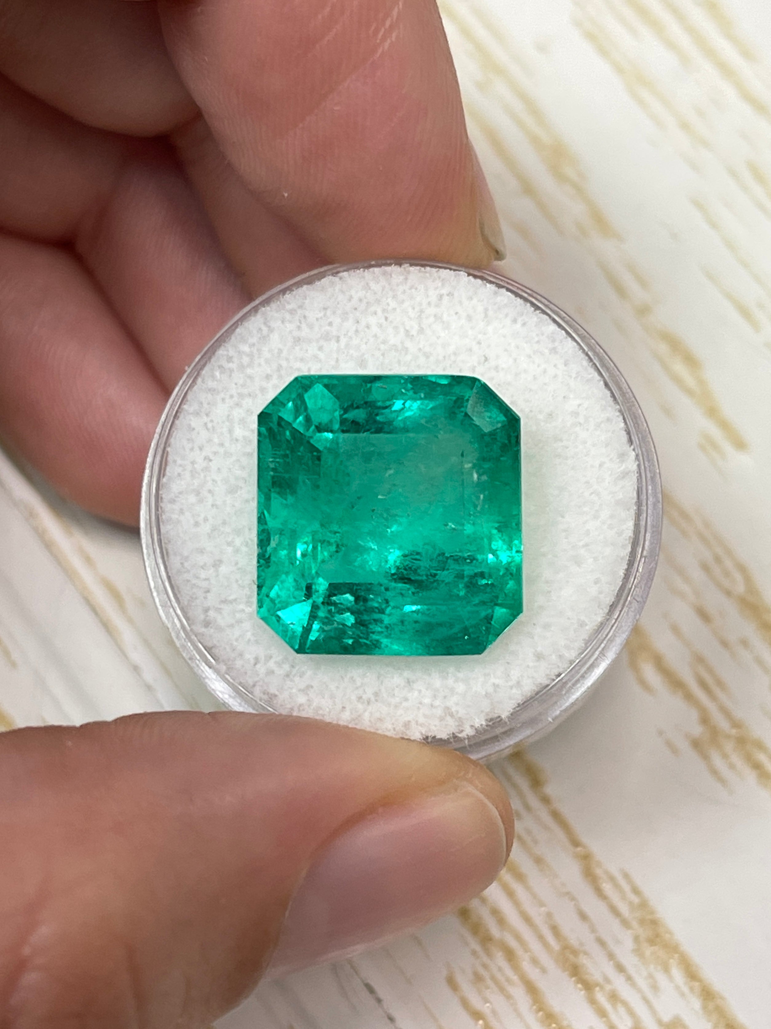 15.28 Carat GIA Certified Loose Colombian Emerald Gemstone - 15.5x14.5mm Emerald Cut Natural Green Emerald for Jewelry Making, Engagement Rings & Luxury Gifts