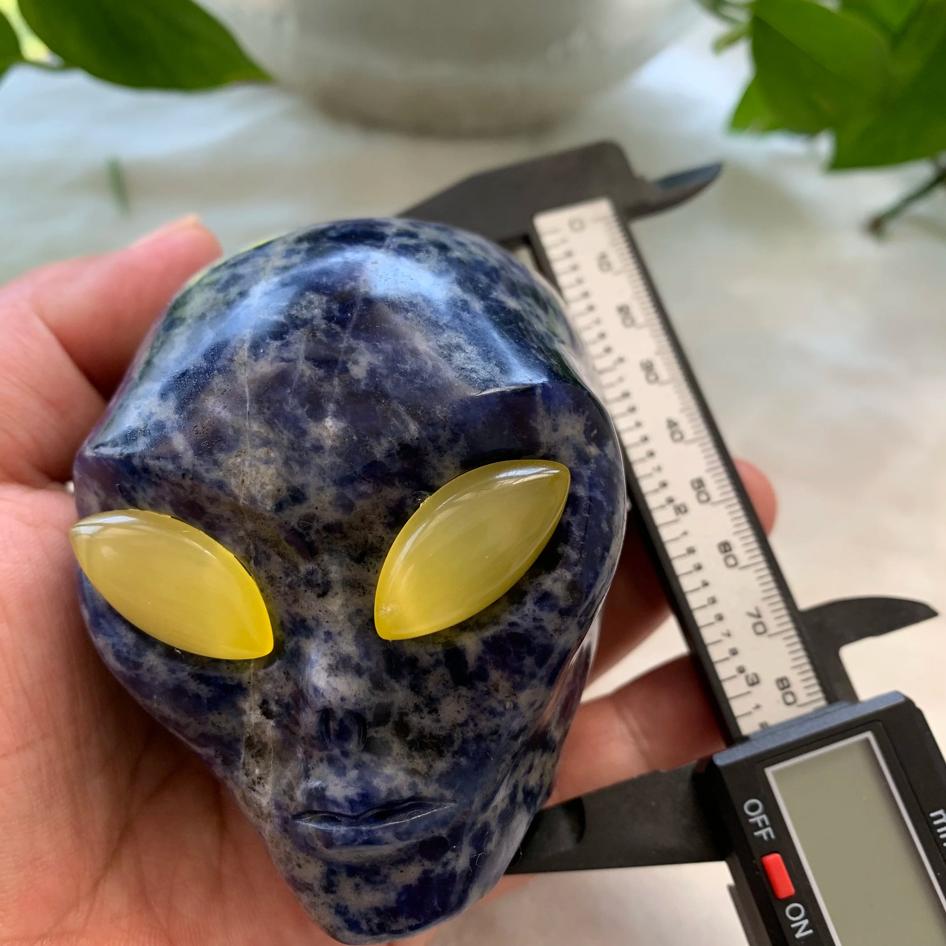 8cm Natural Rose Quartz Crystal Carved Alien Skull - Chakra Healing Stone, Reiki Energy, Unique Spiritual Gift & Home Decoration for Meditation, Yoga & Feng Shui