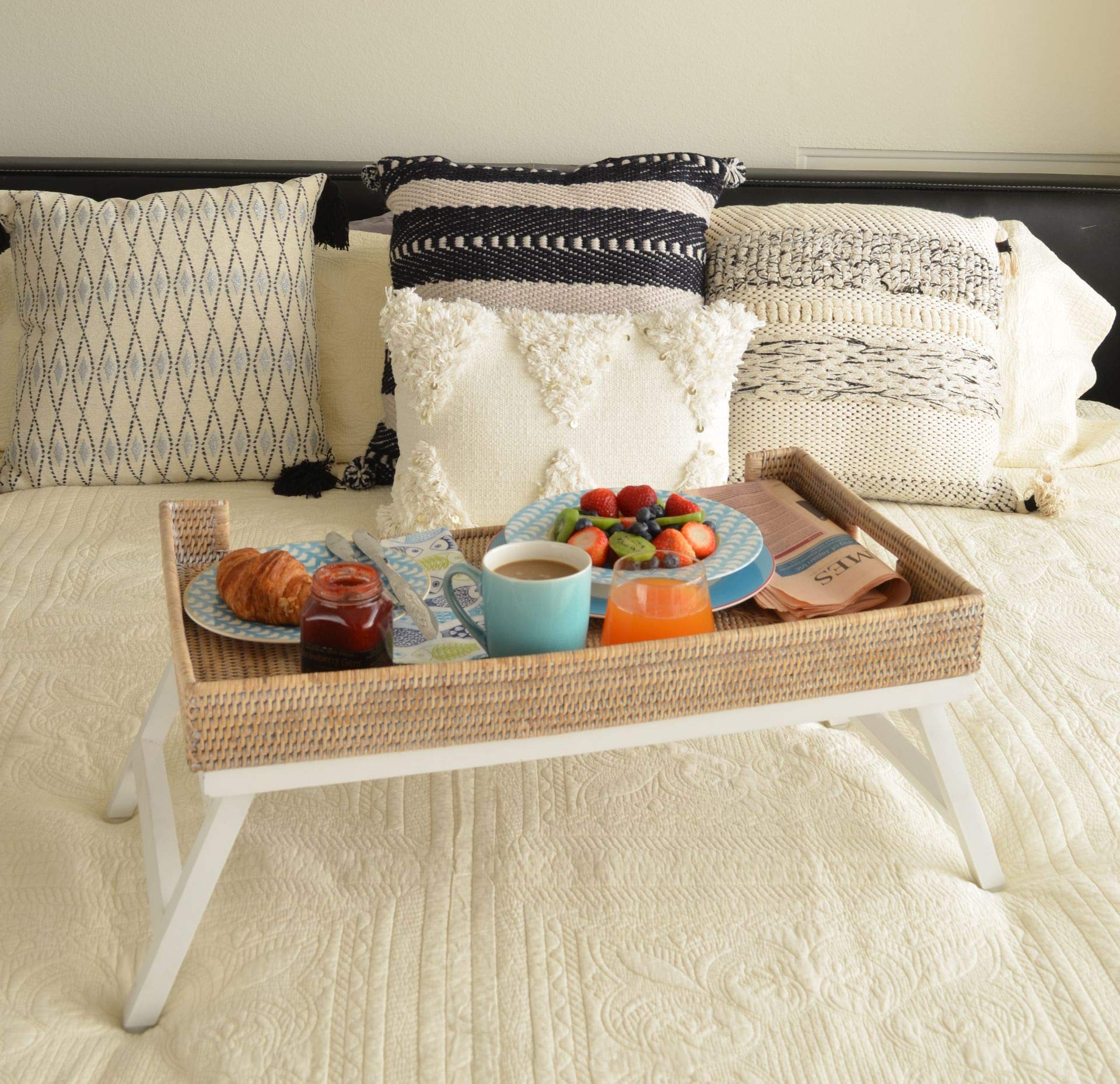 KOUBOO Foldable Rattan Breakfast Tray with Wooden Stand - Rectangular Serving Tray for Bed, Sofa & Couch - Portable Snack Tray for Breakfast, Brunch, Coffee & Tea Time - Honey Brown Butler Tray for Home & Hotel Use