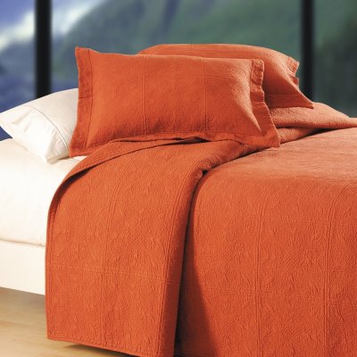 A Cozy Night's Tale: The Magic of the Perfect Quilt