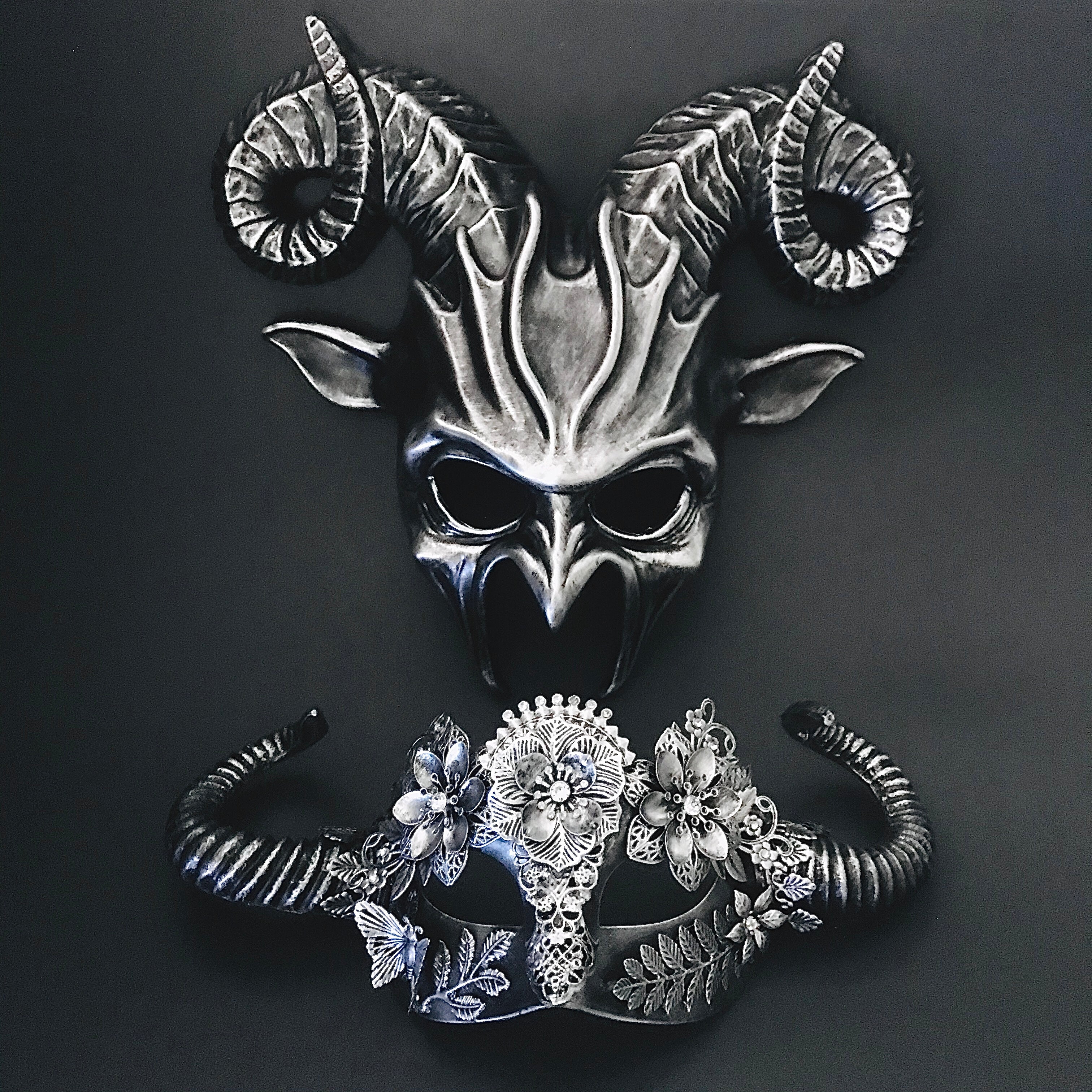 Baphomet & Floral Elegance Silver Pendant Necklace - Gothic Jewelry for Women, Occult Fashion Accessory - Perfect for Halloween, Witchy Aesthetic & Dark Academia Outfits