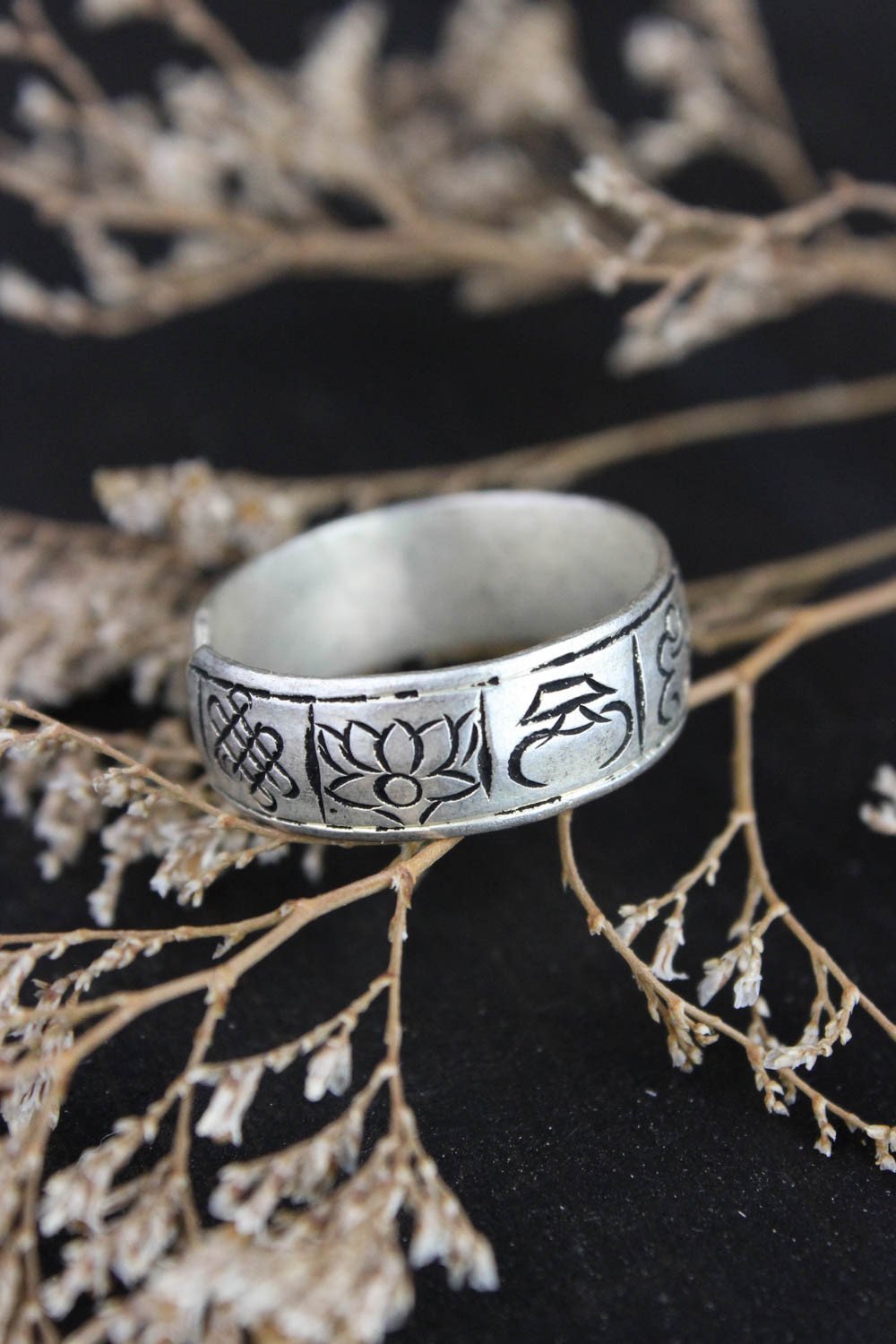 Adjustable 8 Auspicious Ring - Lucky Charm Jewelry for Women & Men - Perfect for Gifts, Meditation & Spiritual Protection