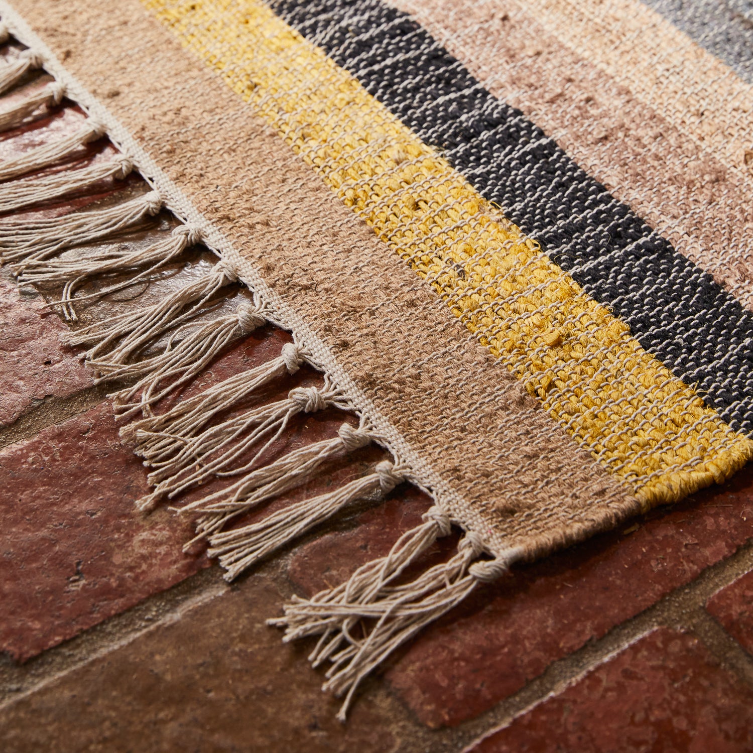 Valorie Handmade Jute Rug - Natural Eco-Friendly Braided Area Rug for Living Room, Bedroom & Boho Decor - Perfect for Home, Office & Indoor Use