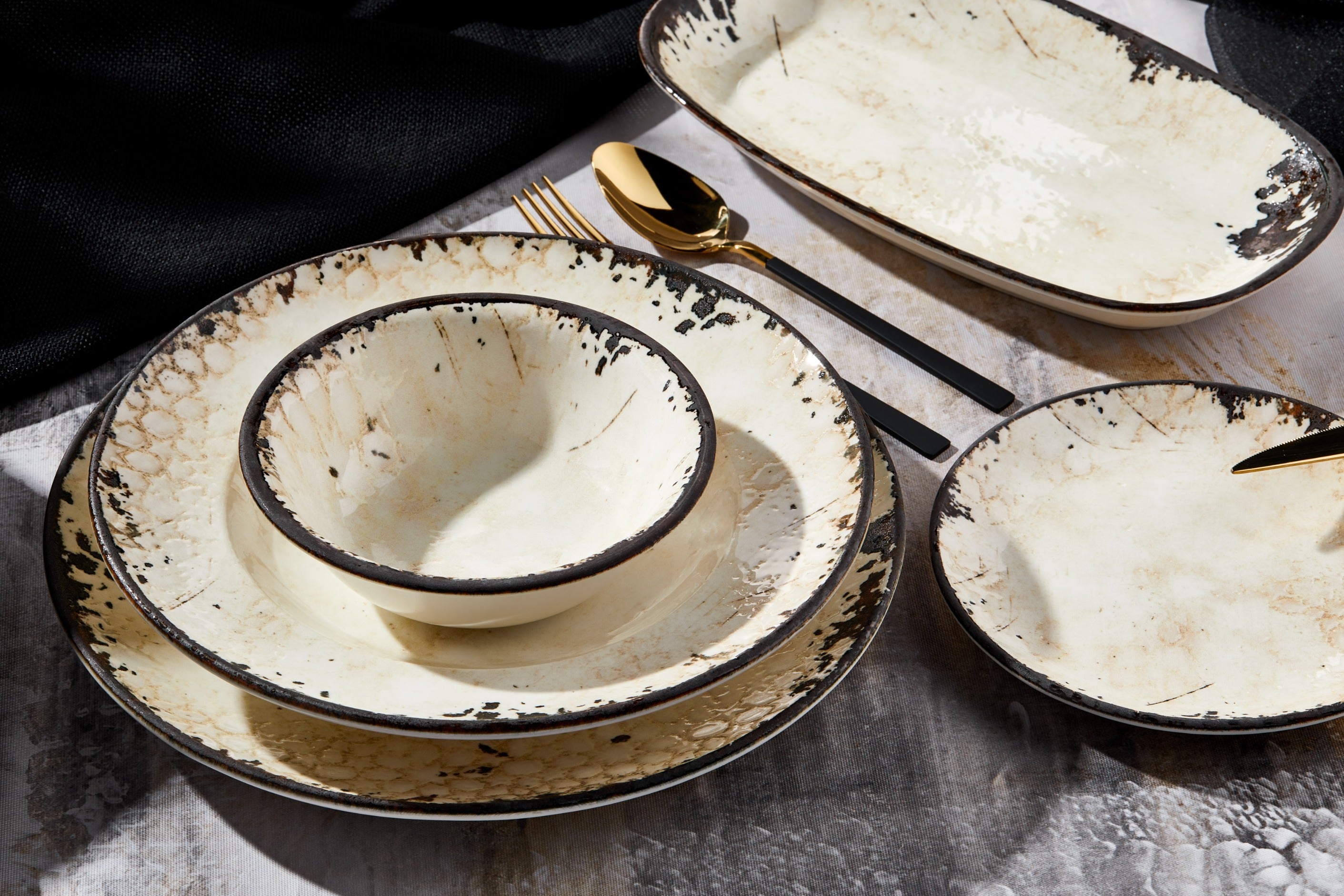 Premium Vega Service Plate 31x20 cm - Elegant Ceramic Serving Tray for Dining, Entertaining & Home Decor | Perfect for Restaurants, Parties & Gift Giving
