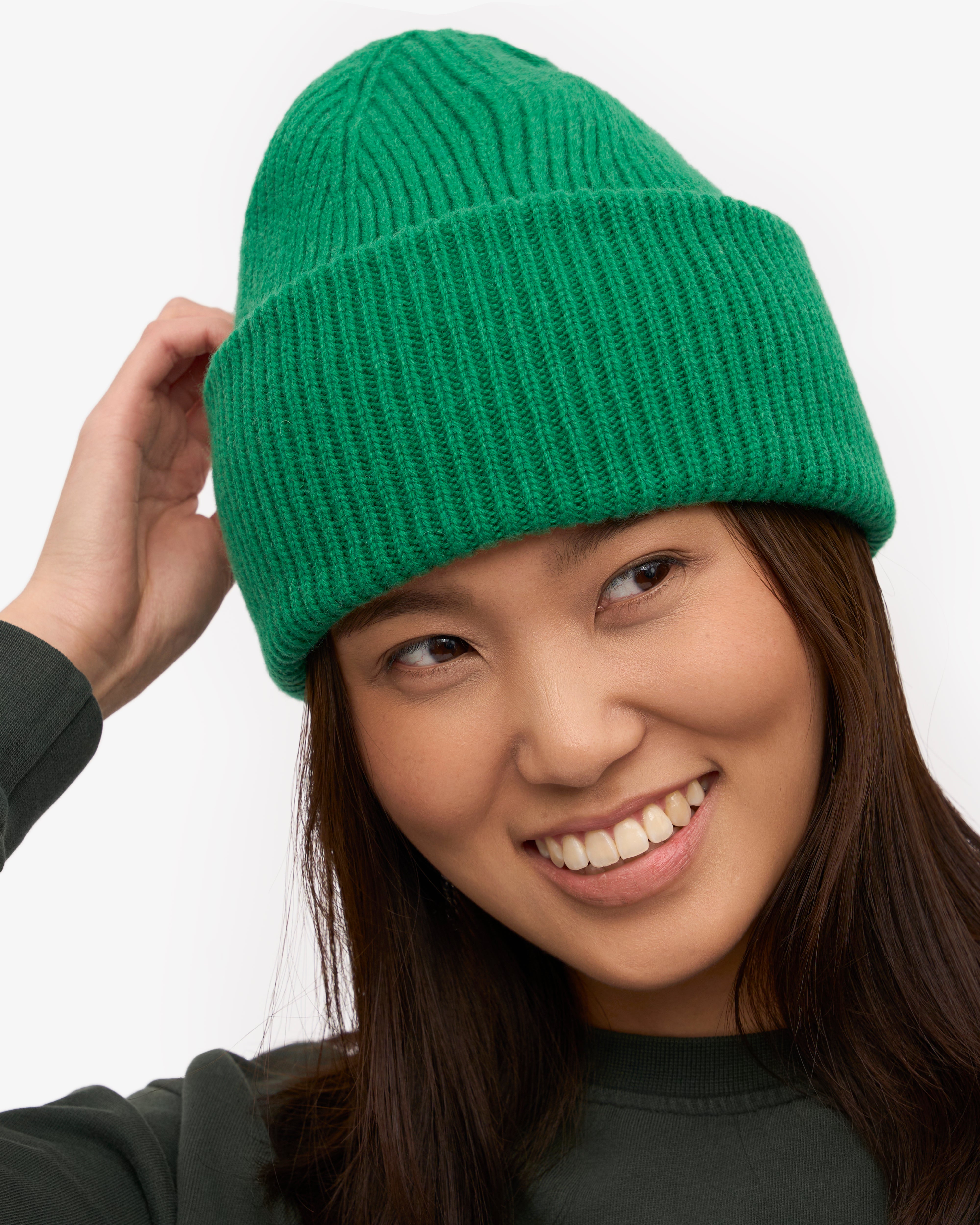 Premium Merino Wool Beanie Hat for Men & Women - Soft & Warm Kelly Green Winter Hat for Outdoor Activities, Skiing & Hiking