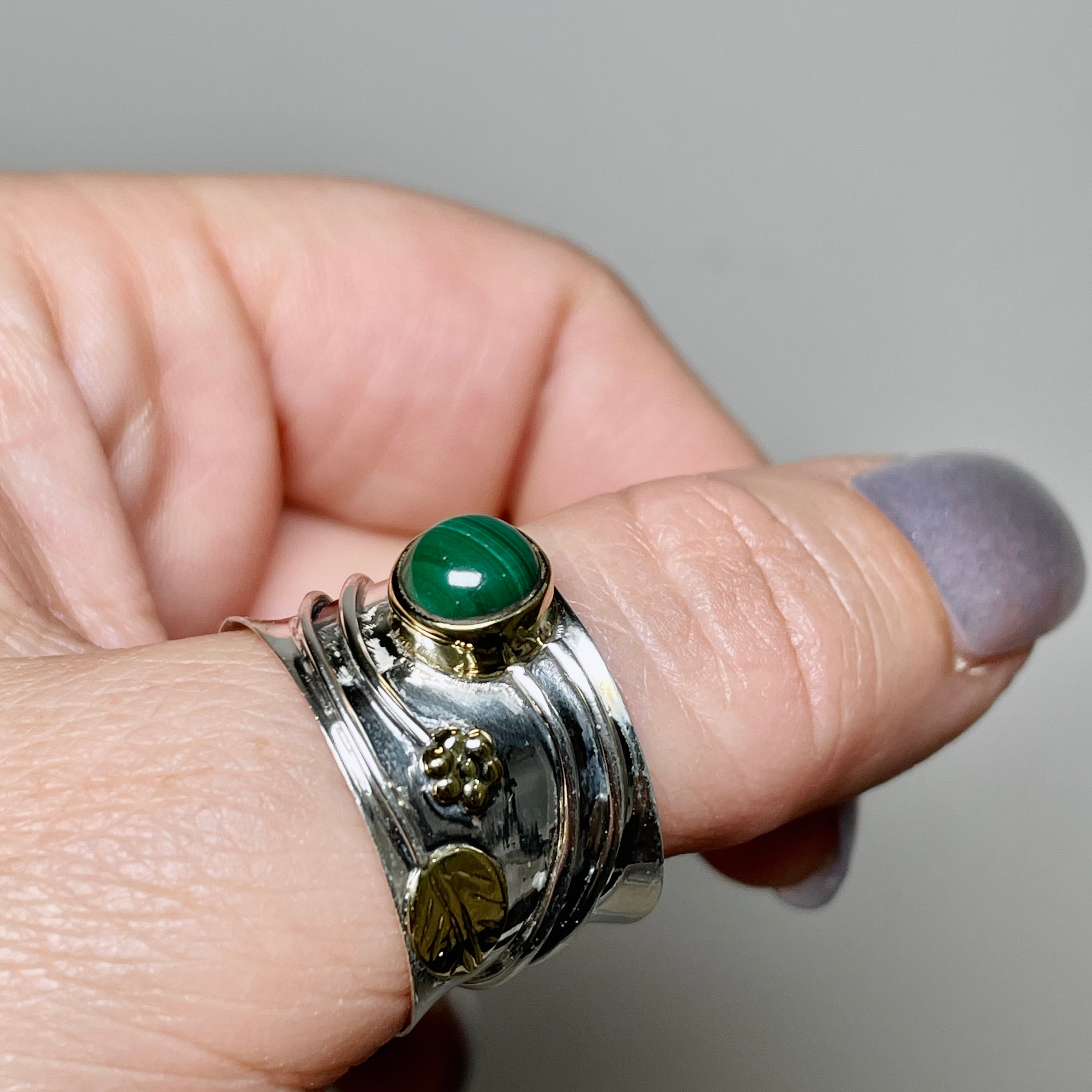 Malachite Round Cabochon Ring - Sterling Silver Decorative Setting R4198 | Elegant Green Gemstone Jewelry for Women, Perfect for Parties & Special Occasions