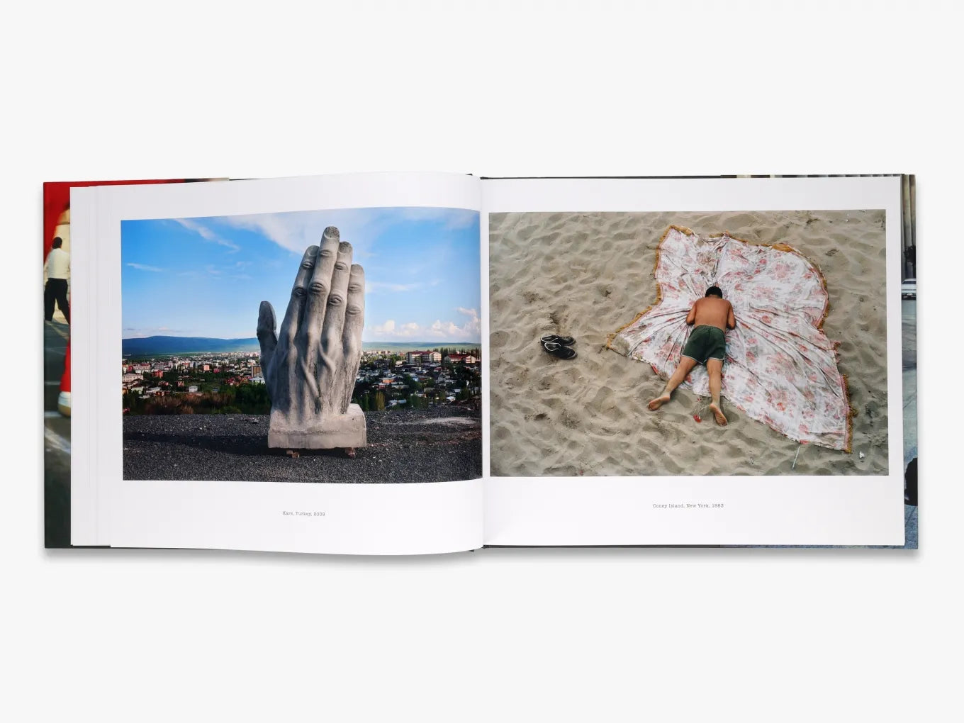Alex Webb: Dislocations - Award-Winning Photography Book | Stunning Visual Stories | Perfect for Art Lovers & Collectors | Great Gift for Photographers & Travel Enthusiasts