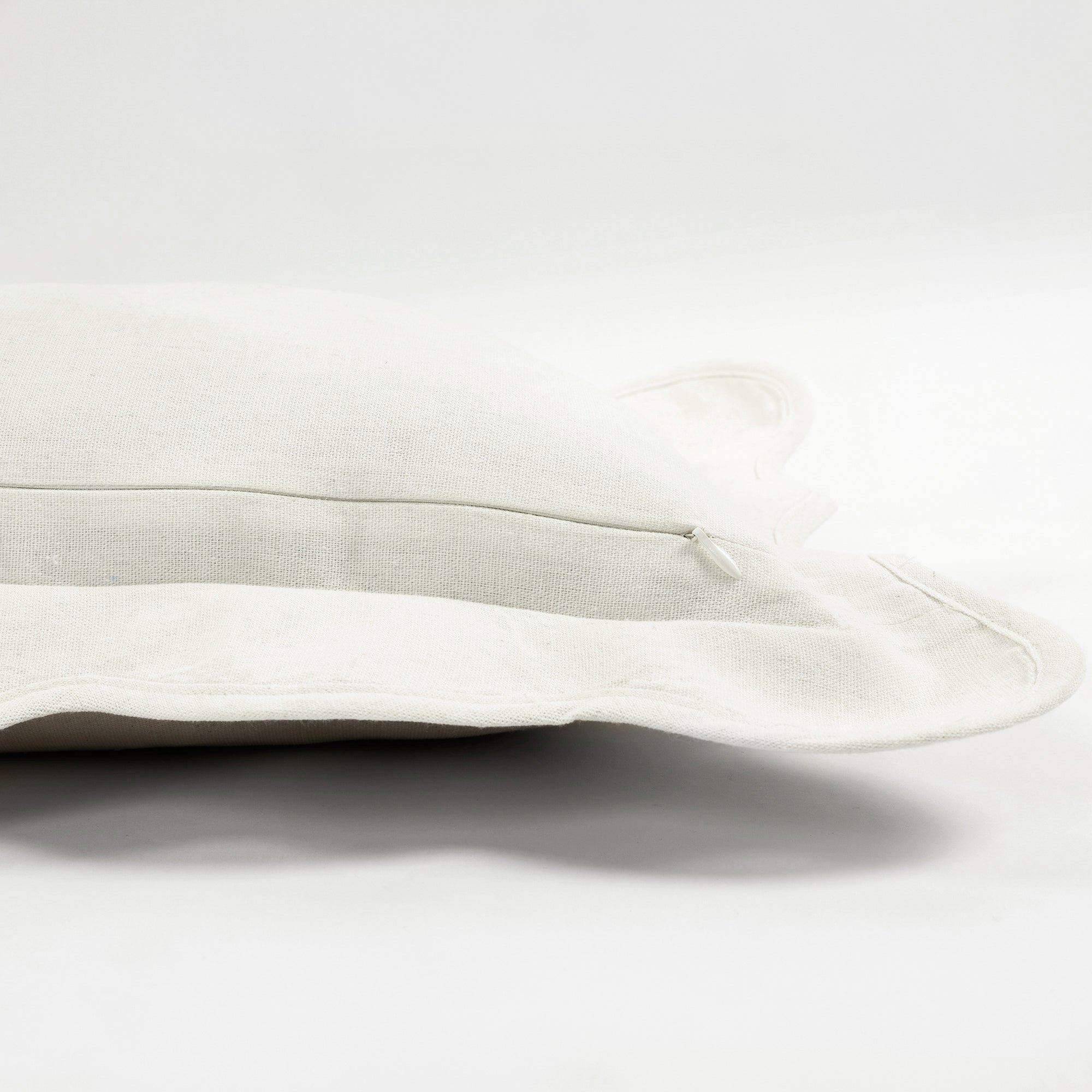 Coastal Chic Scalloped Edge Throw Pillow Cover - Decorative Cushion Case for Beach House, Boho Bedroom & Farmhouse Decor
