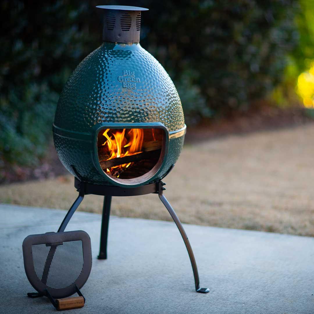 Big Green Egg Chiminea 131348 - Outdoor Wood Burning Fireplace for Patio, Garden & Backyard | Perfect for Camping, BBQ & Relaxing Evenings