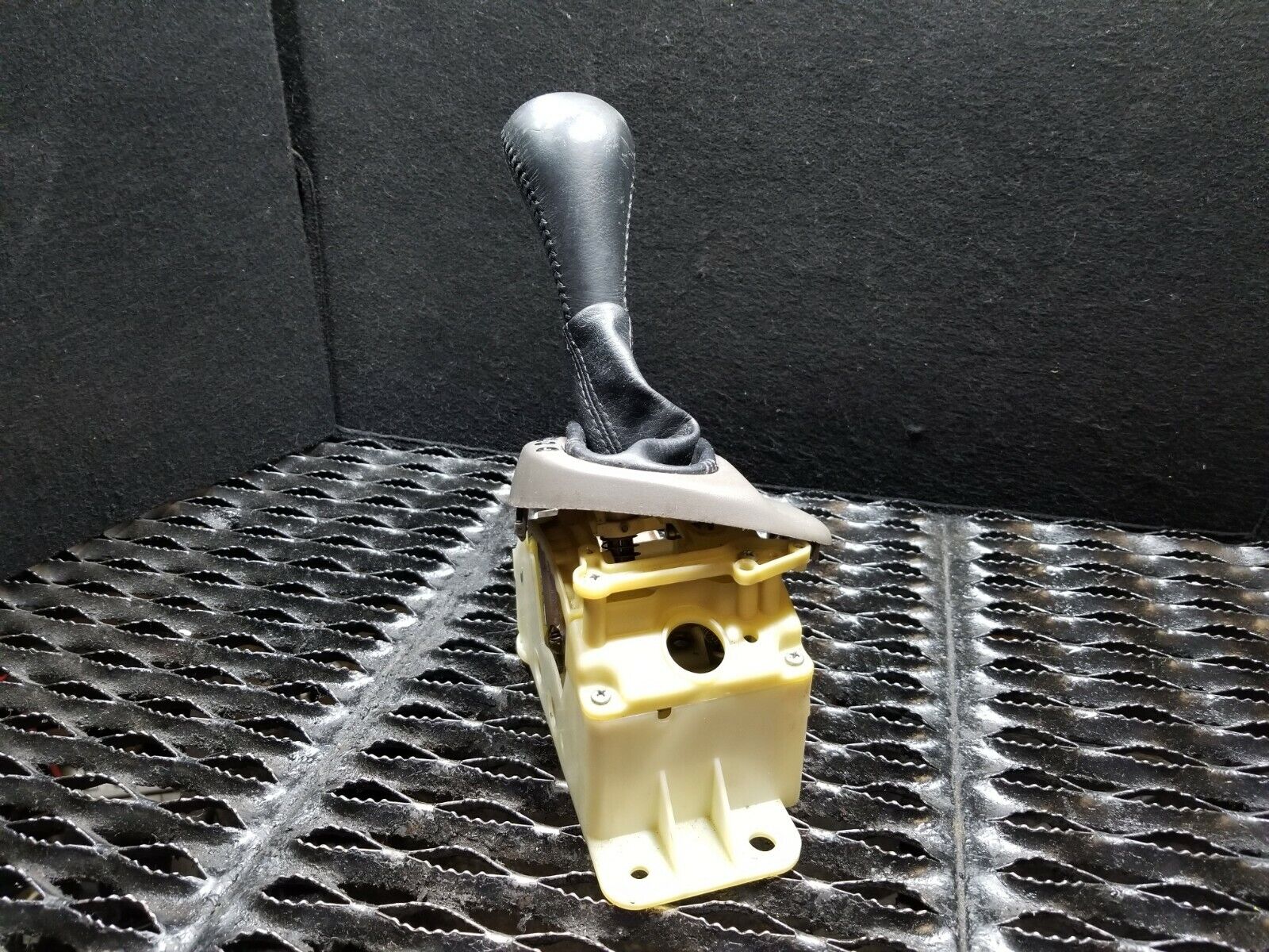 04 05 06 Chrysler Sebring Convertible Gear Shift Knob OEM Replacement - Perfect for Smooth Gear Shifting & Interior Upgrade
