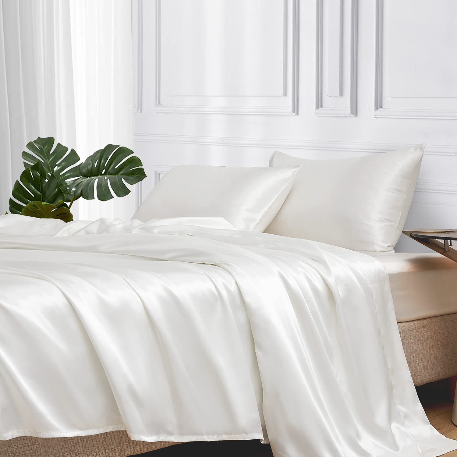 Luxury Satin Bed Sheets Set - King Size 4-Piece Silky Soft Bedding with 15