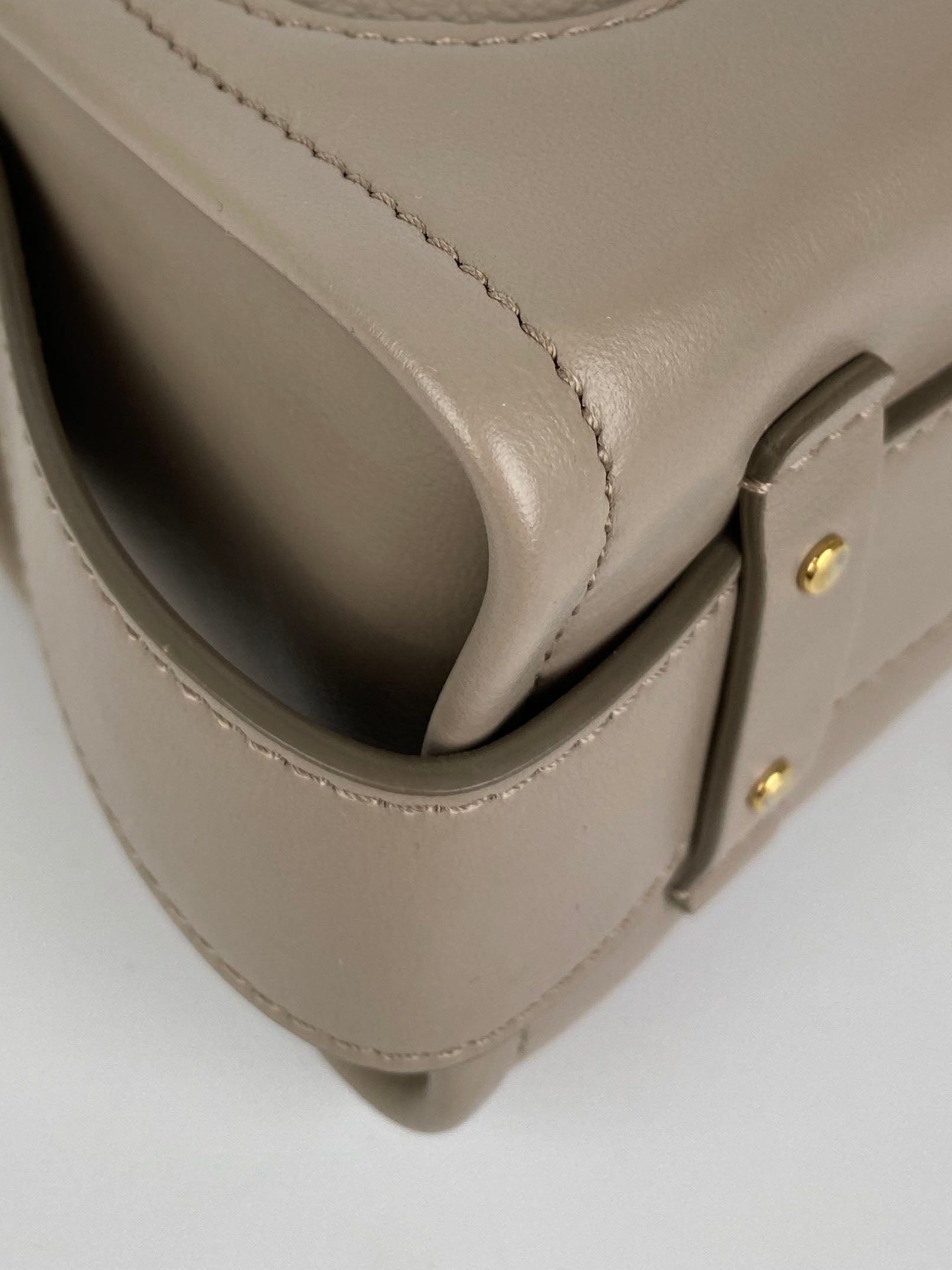 Chloe Motty Grey Mini Tess Day Bag - Stylish Crossbody Purse for Women, Fashionable Everyday Handbag for Work, Travel & Shopping